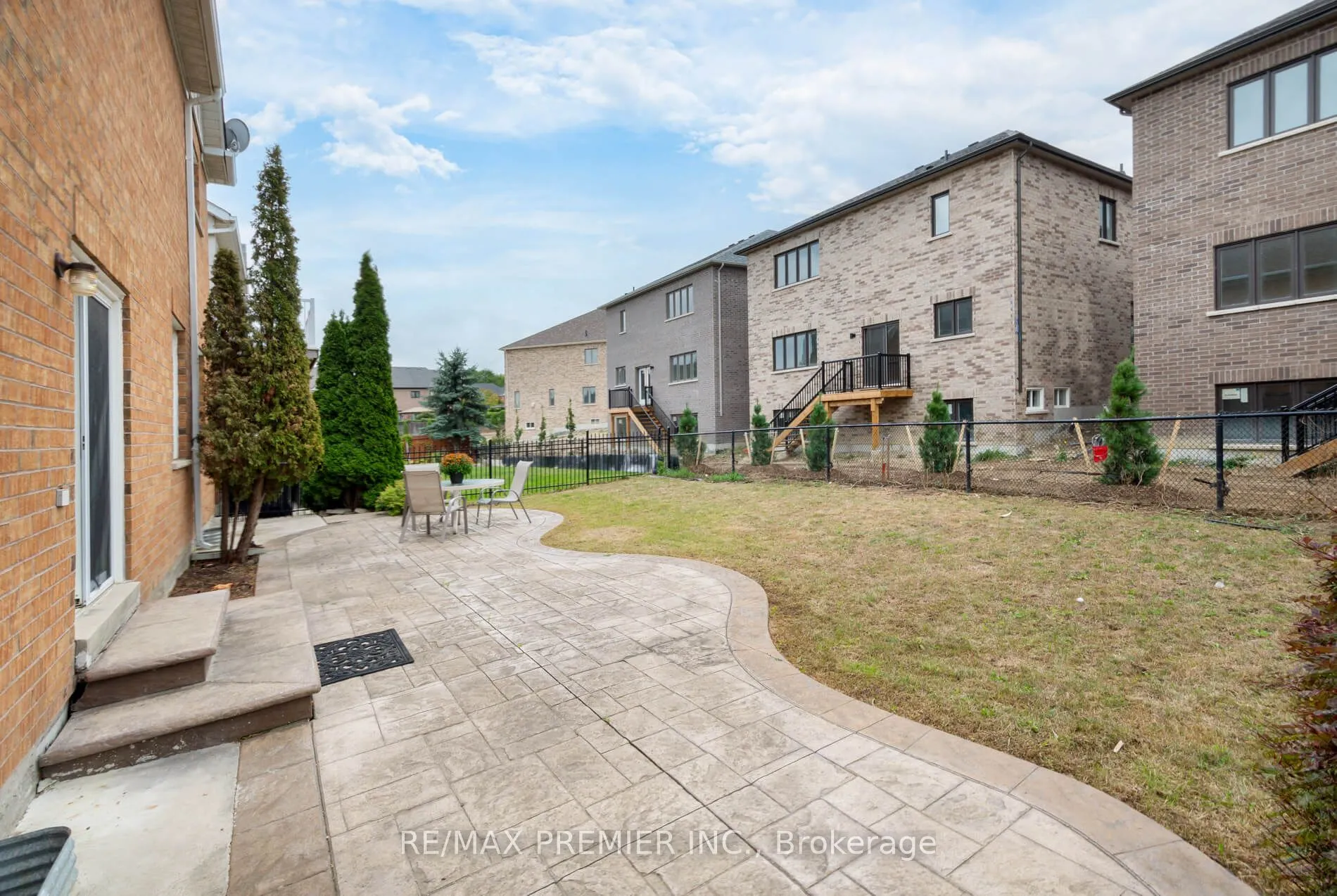 6 Donwoods Court