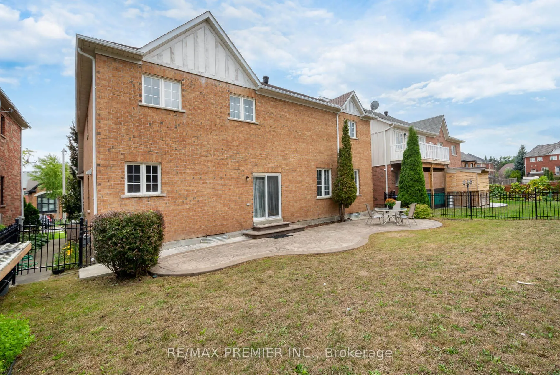 6 Donwoods Court