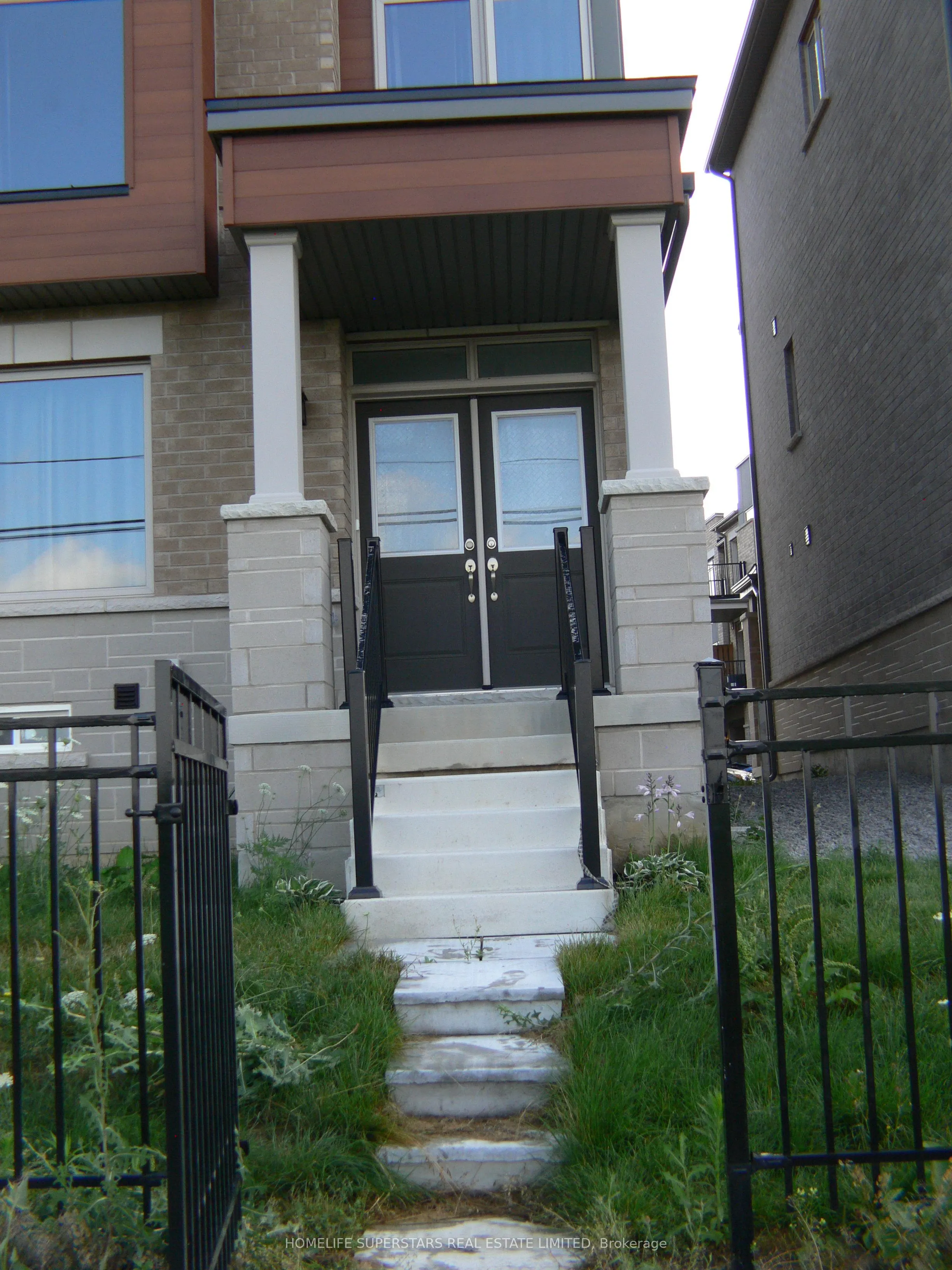 95 Donald Ficht Crescent