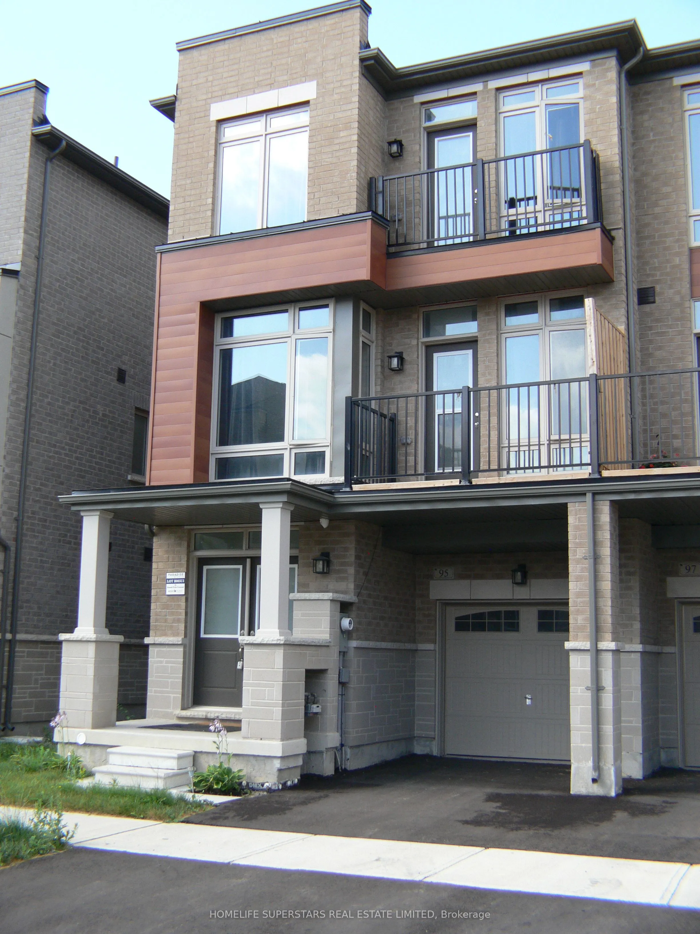 95 Donald Ficht Crescent