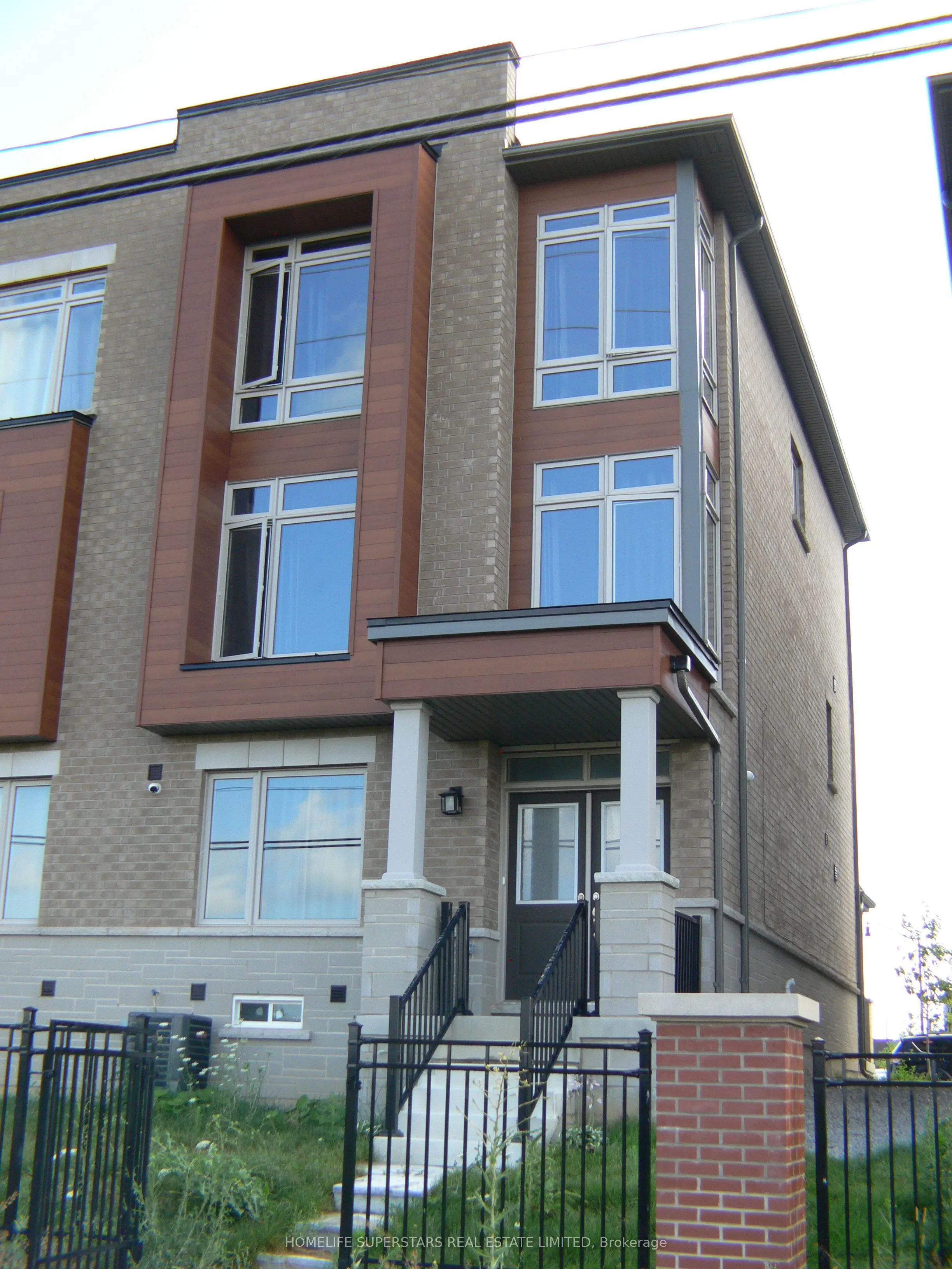 95 Donald Ficht Crescent