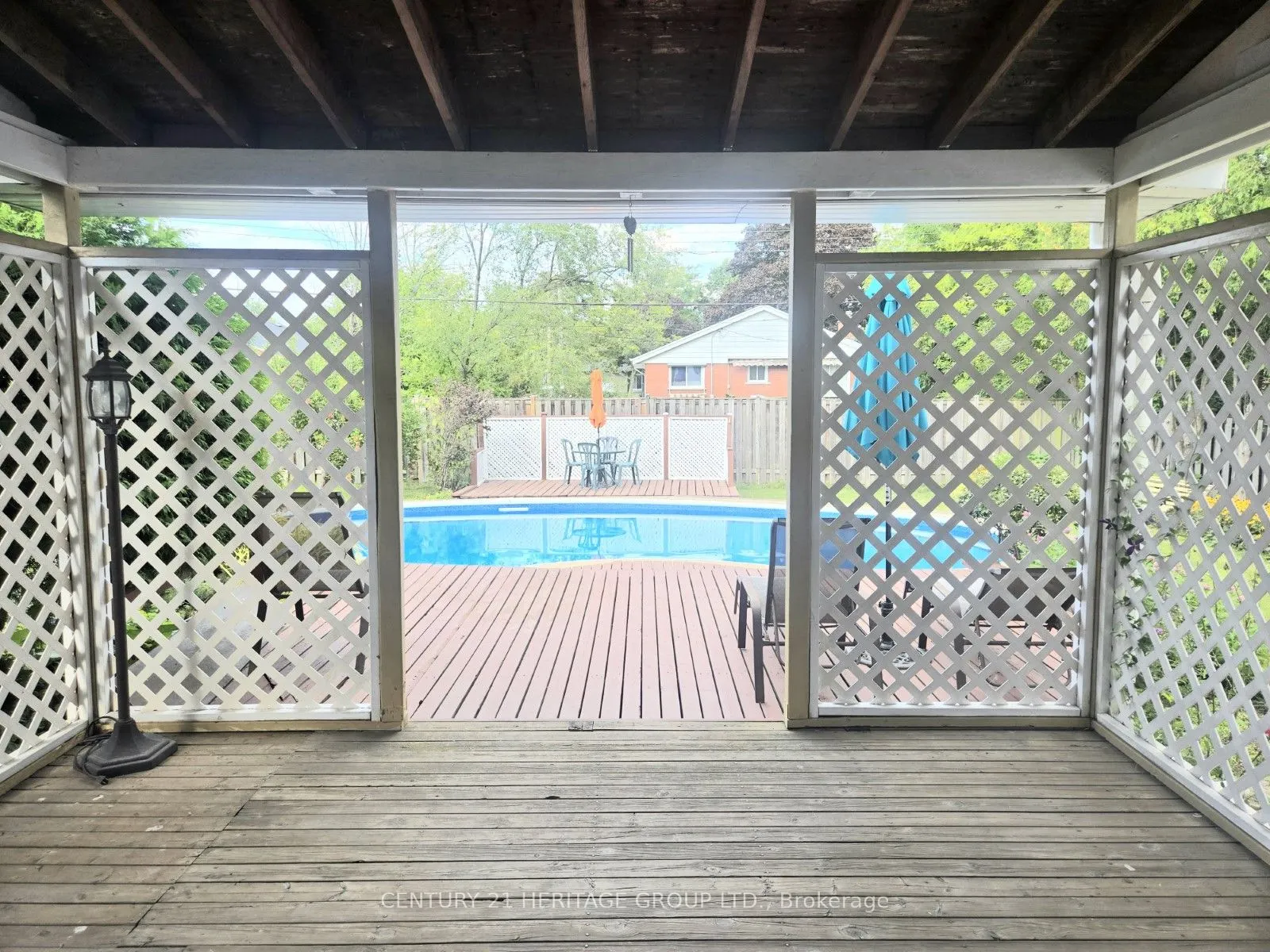 353 Cosburn Crescent