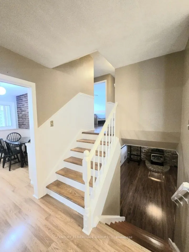 353 Cosburn Crescent