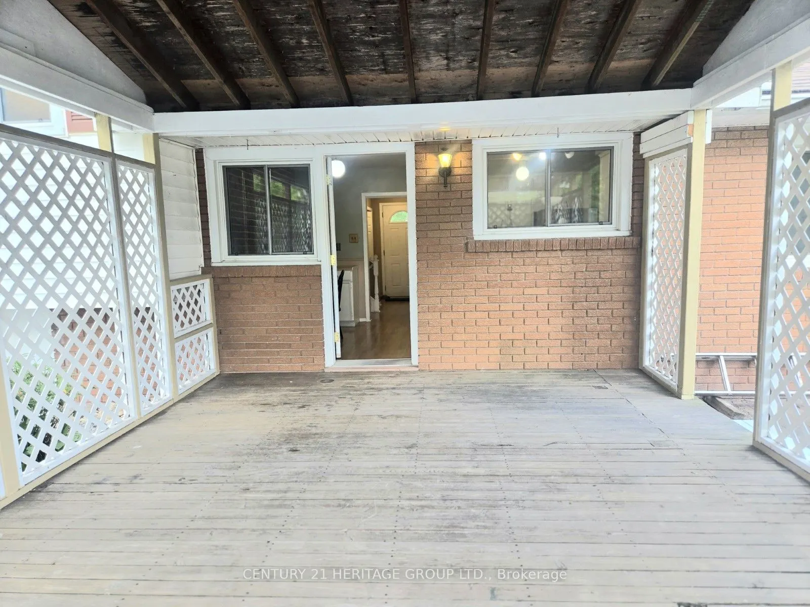 353 Cosburn Crescent