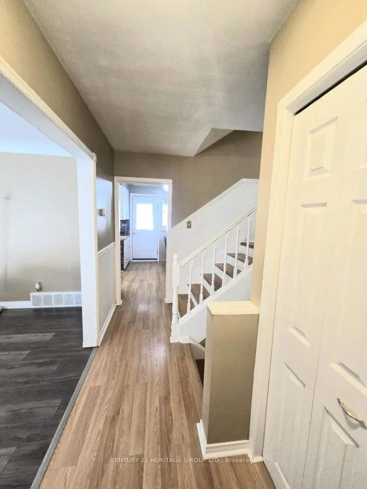 353 Cosburn Crescent