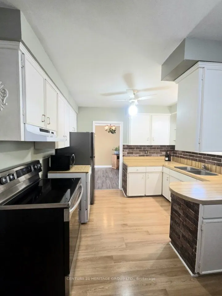 353 Cosburn Crescent