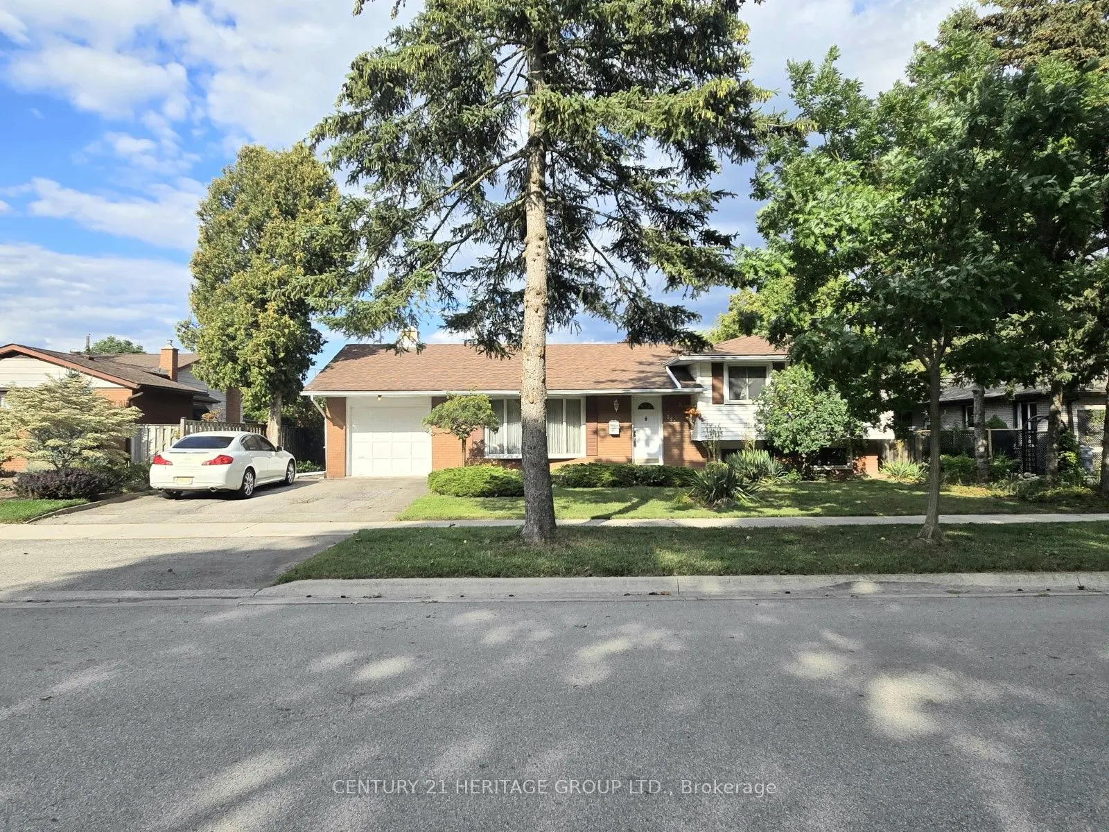 353 Cosburn Crescent