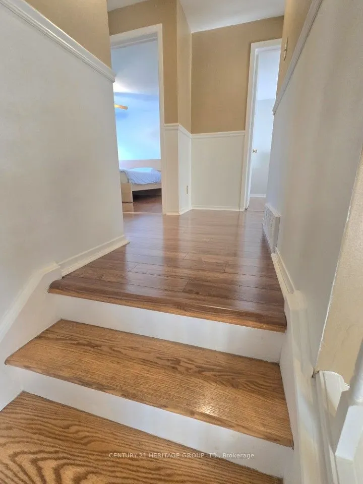 353 Cosburn Crescent