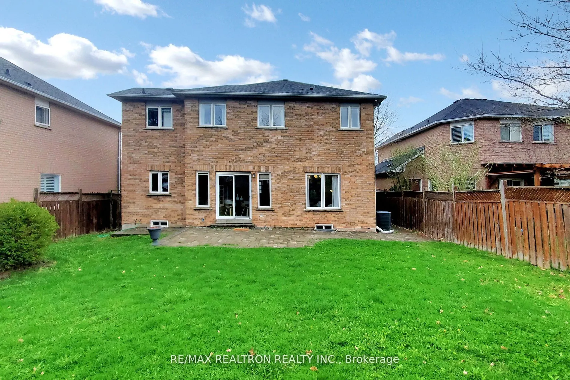 2355 Woodridge Way