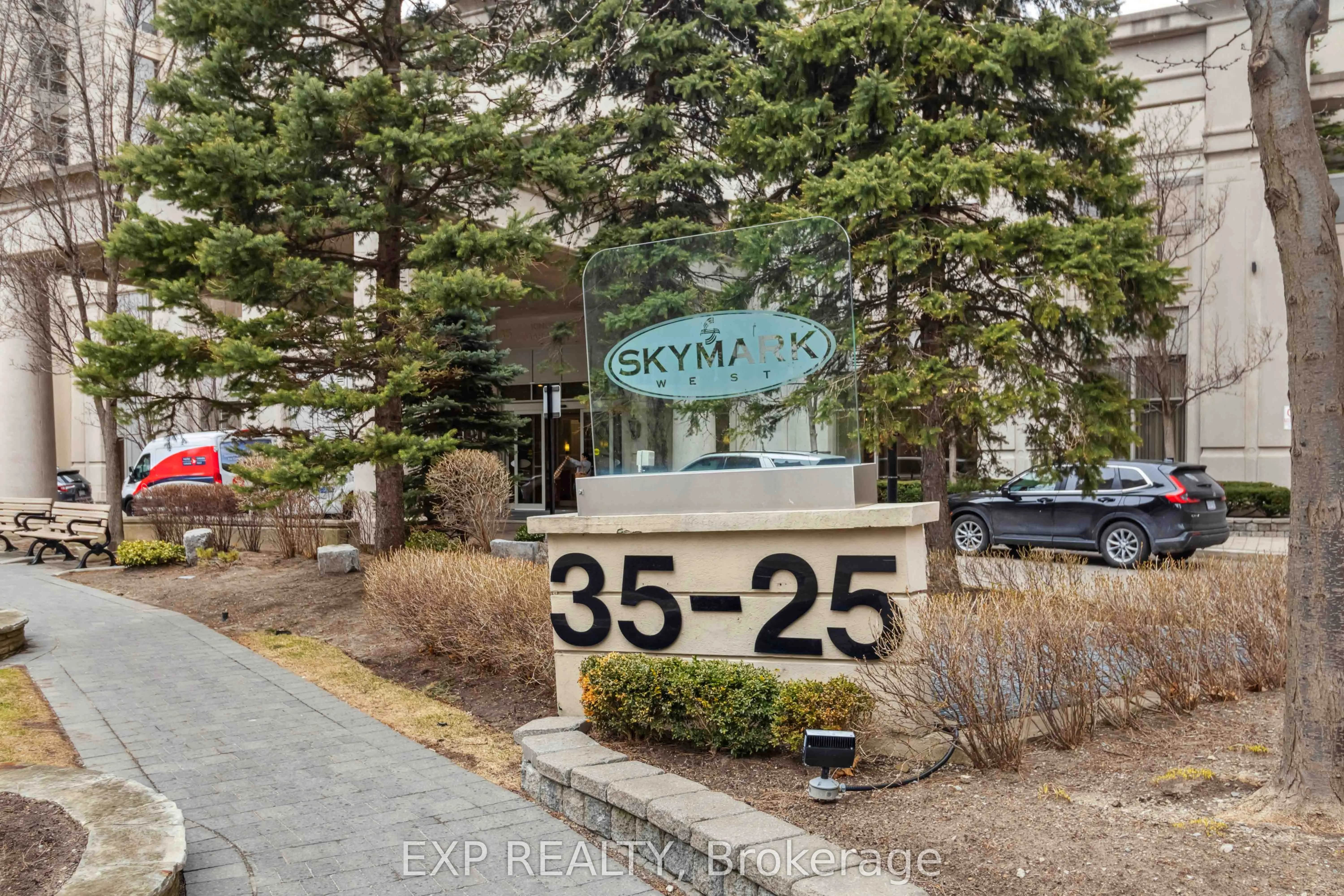 25 Kingsbridge Garden Circle, #616