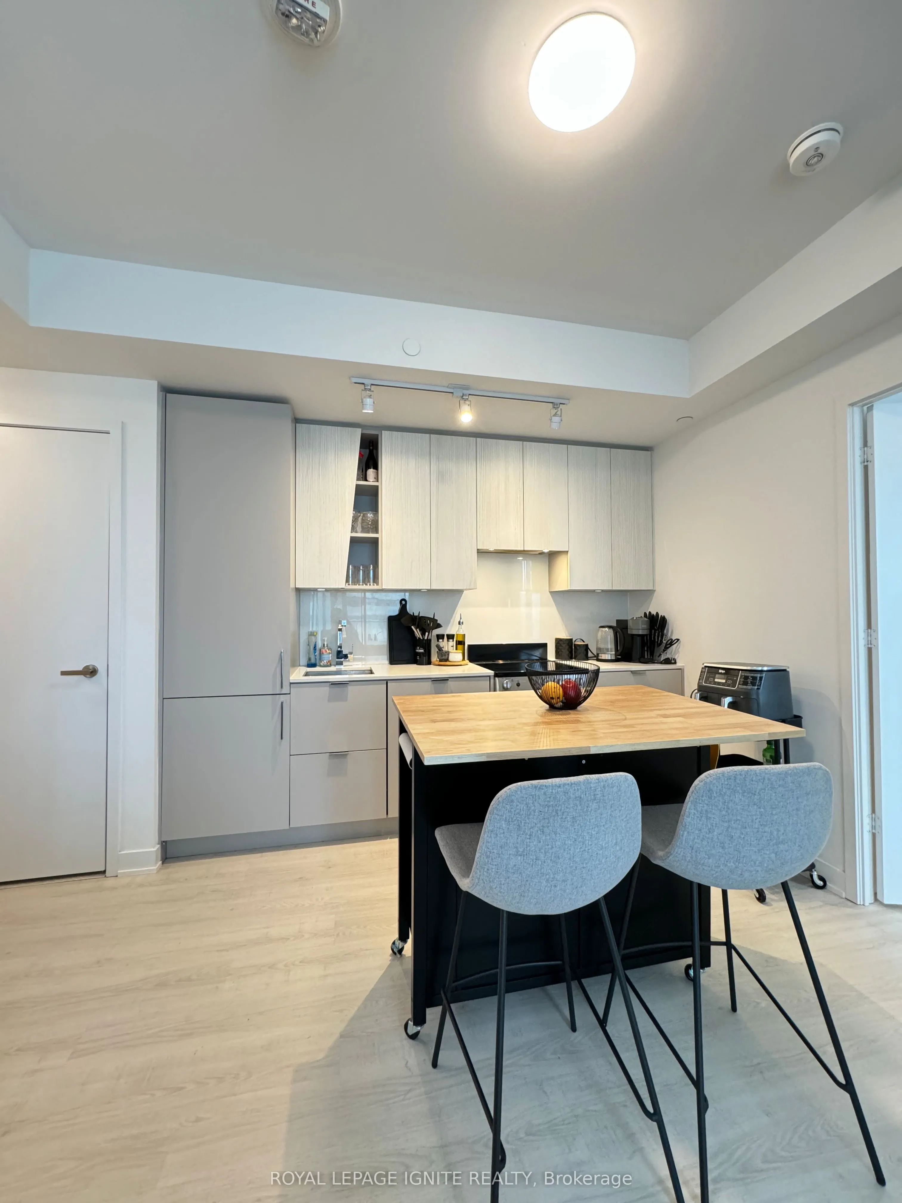 3883 Quartz Road, #501