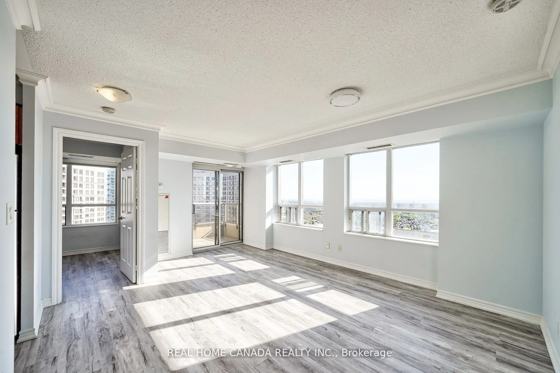 310 Burnhamthorpe Road W, #2811