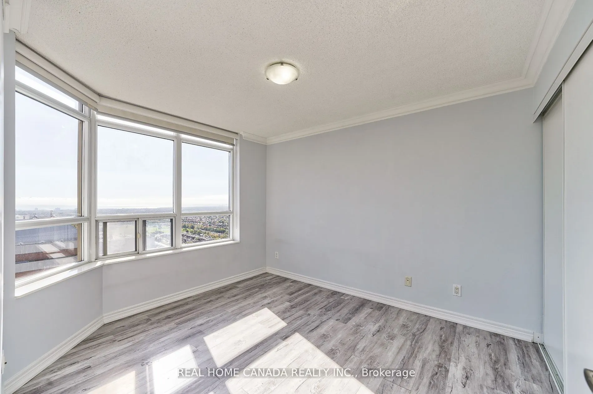 310 Burnhamthorpe Road W, #2811