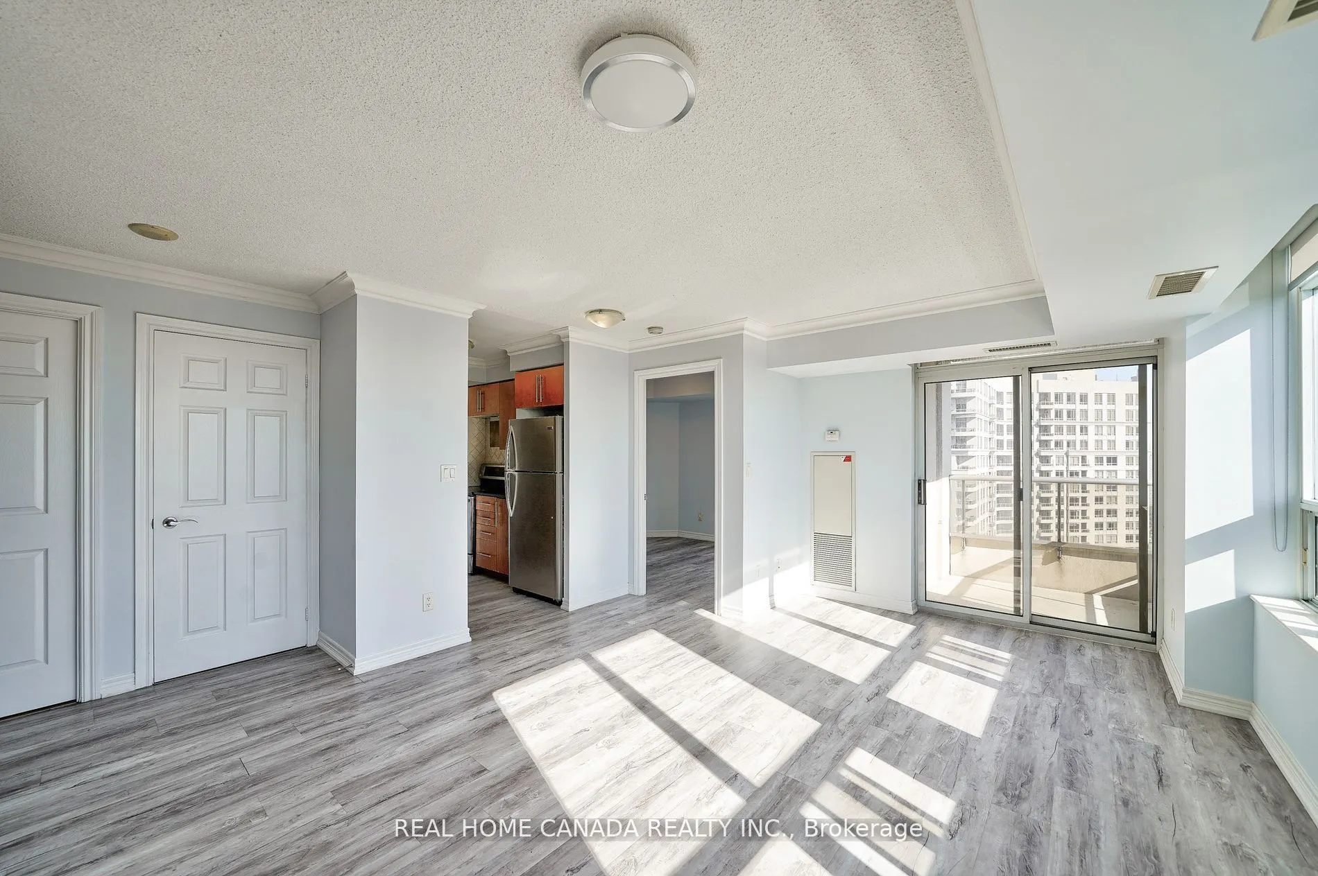 310 Burnhamthorpe Road W, #2811