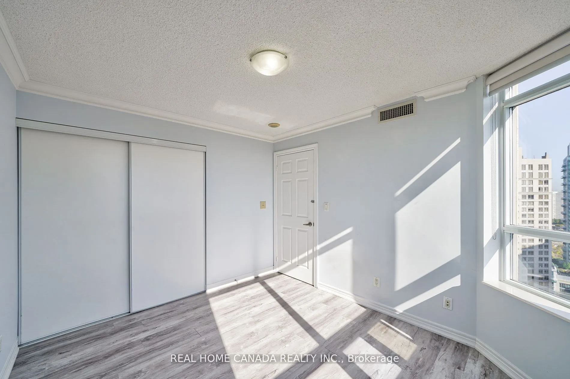 310 Burnhamthorpe Road W, #2811