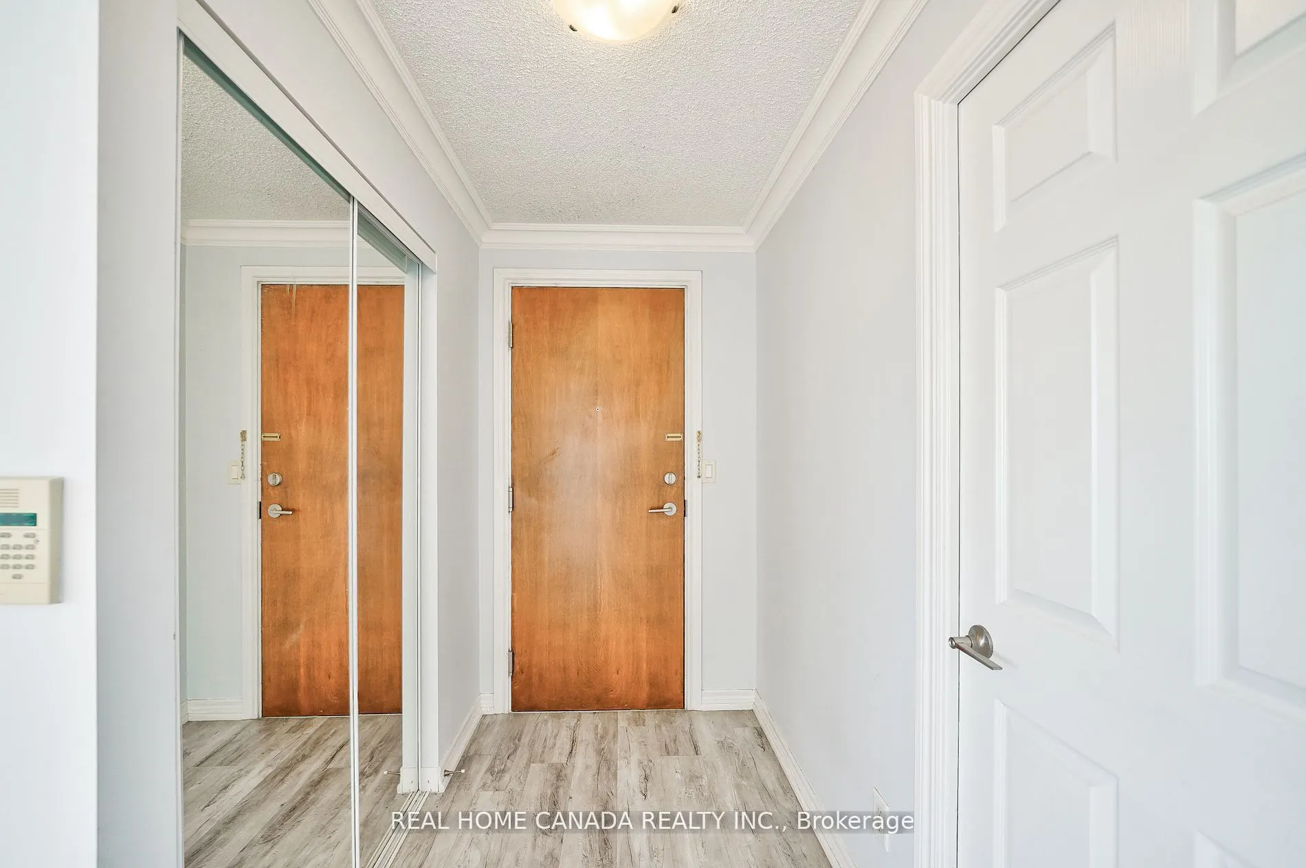 310 Burnhamthorpe Road W, #2811