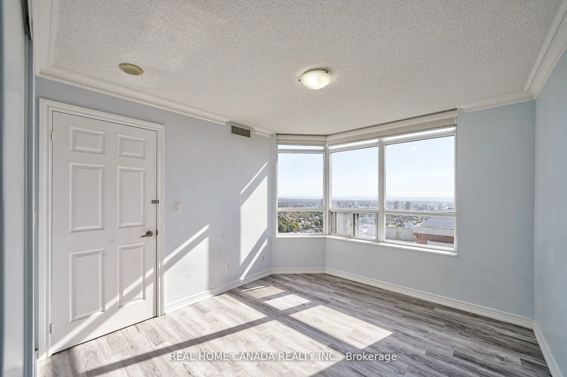 310 Burnhamthorpe Road W, #2811