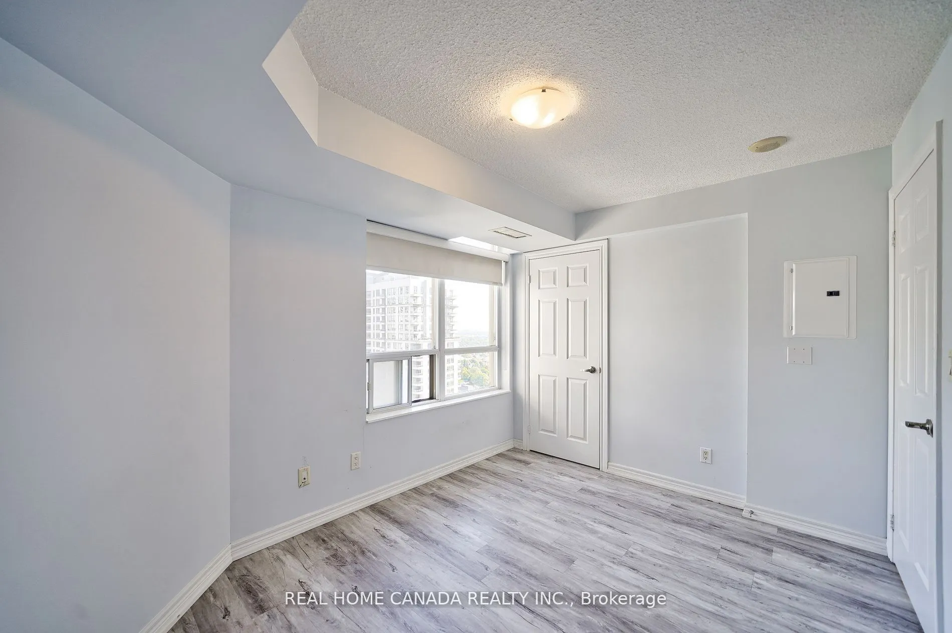310 Burnhamthorpe Road W, #2811