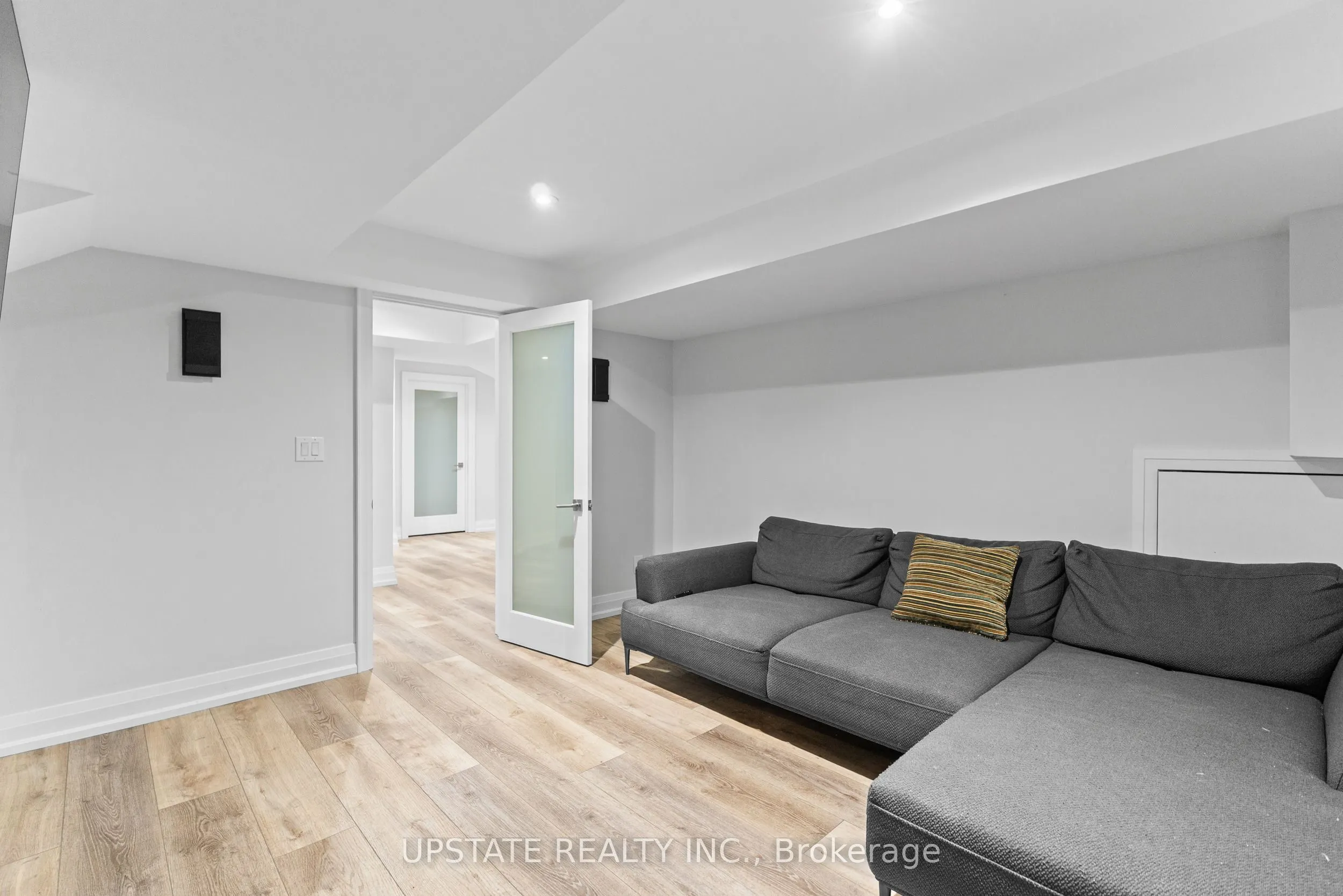 6 Islington Drive