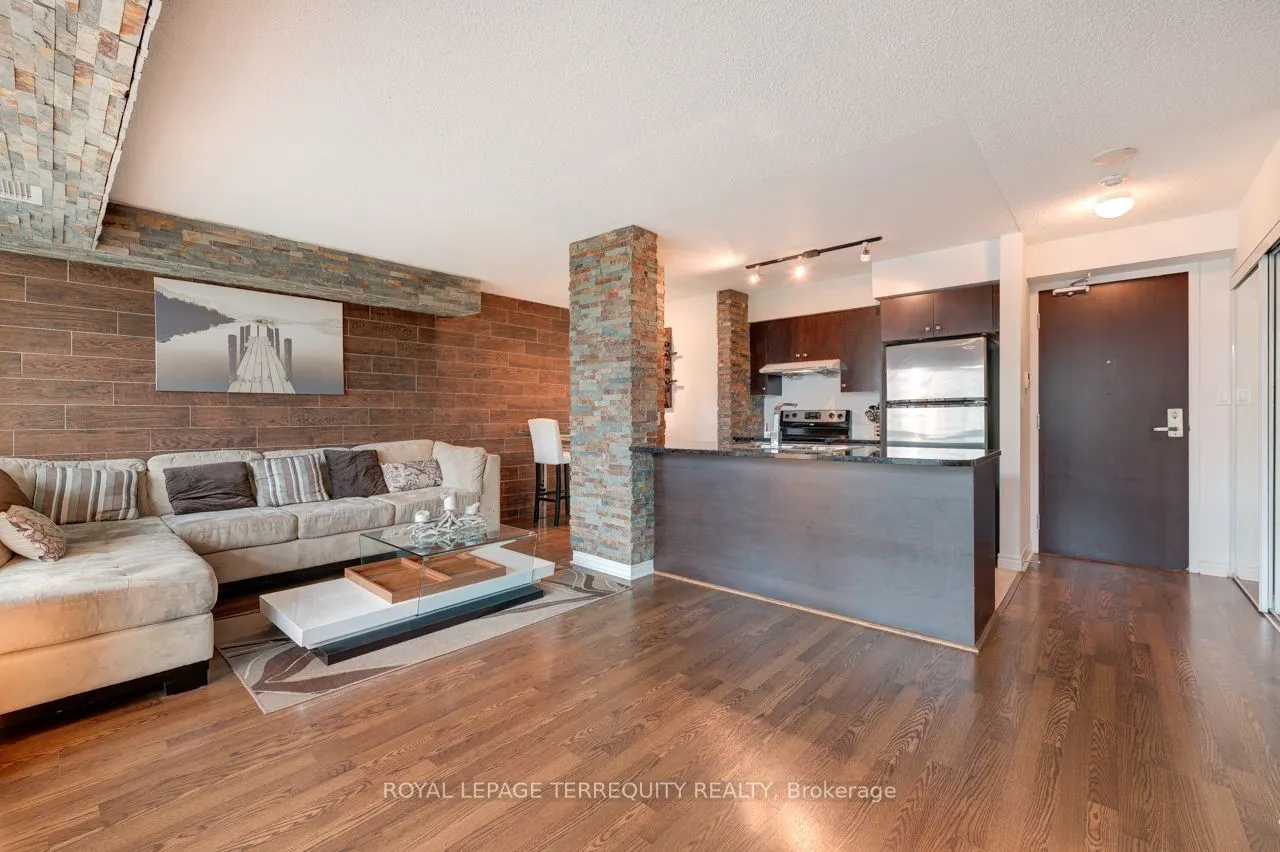 208 Enfield Place, #1105