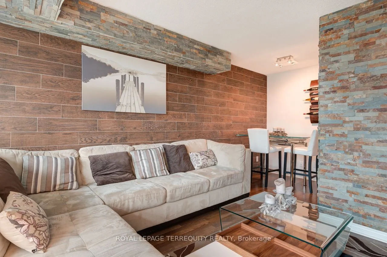 208 Enfield Place, #1105