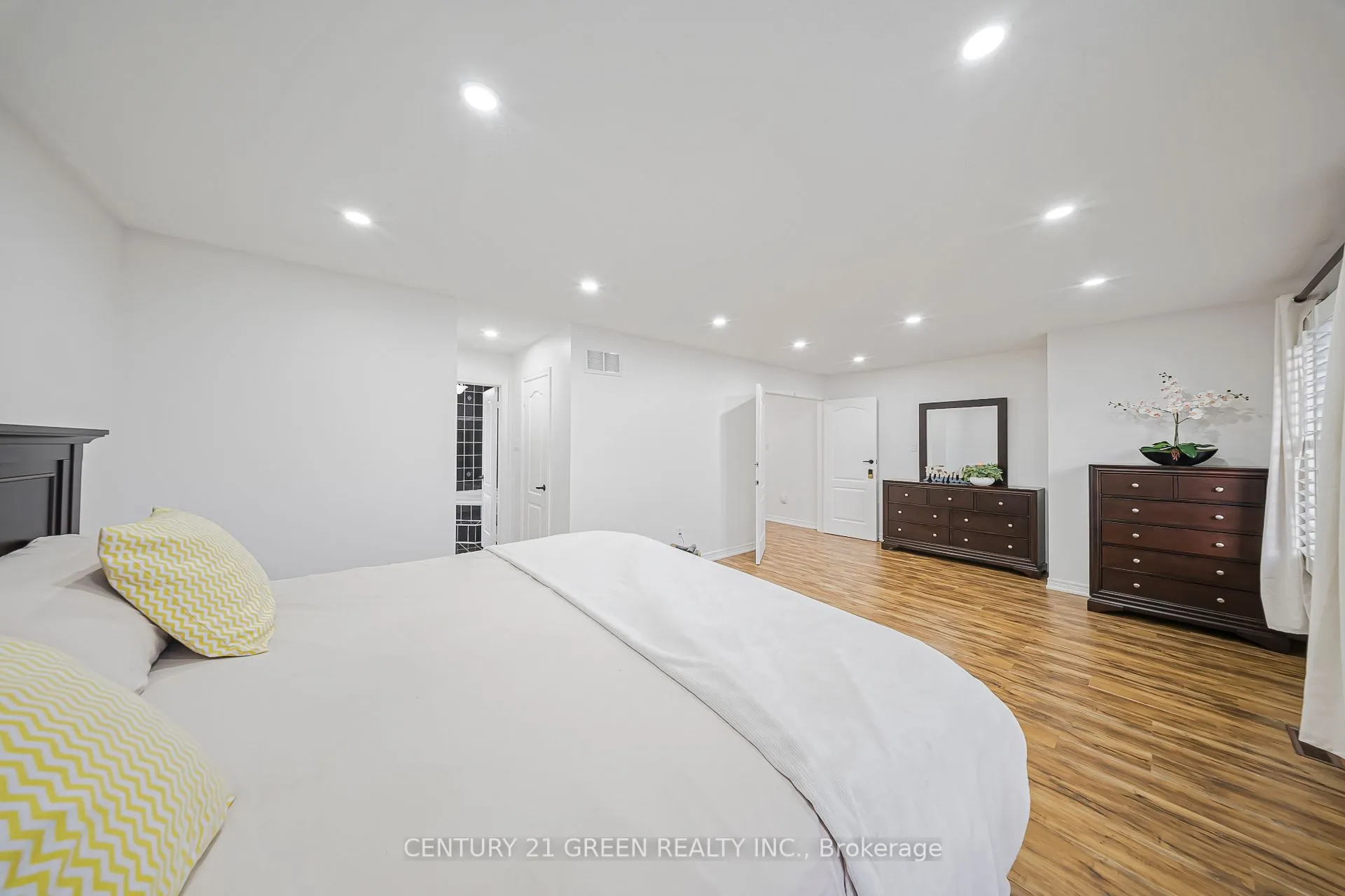 486 Fernforest Drive