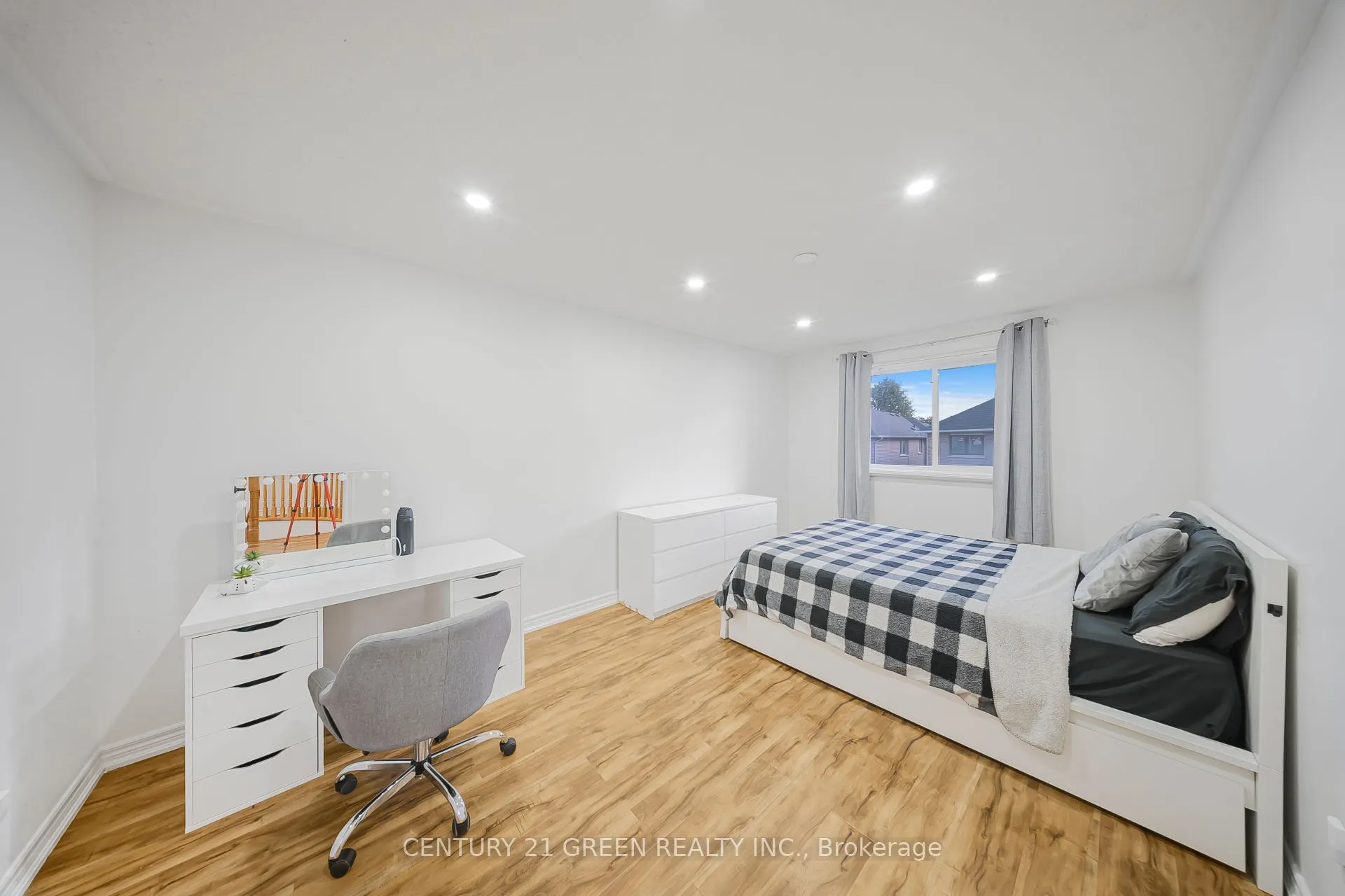 486 Fernforest Drive