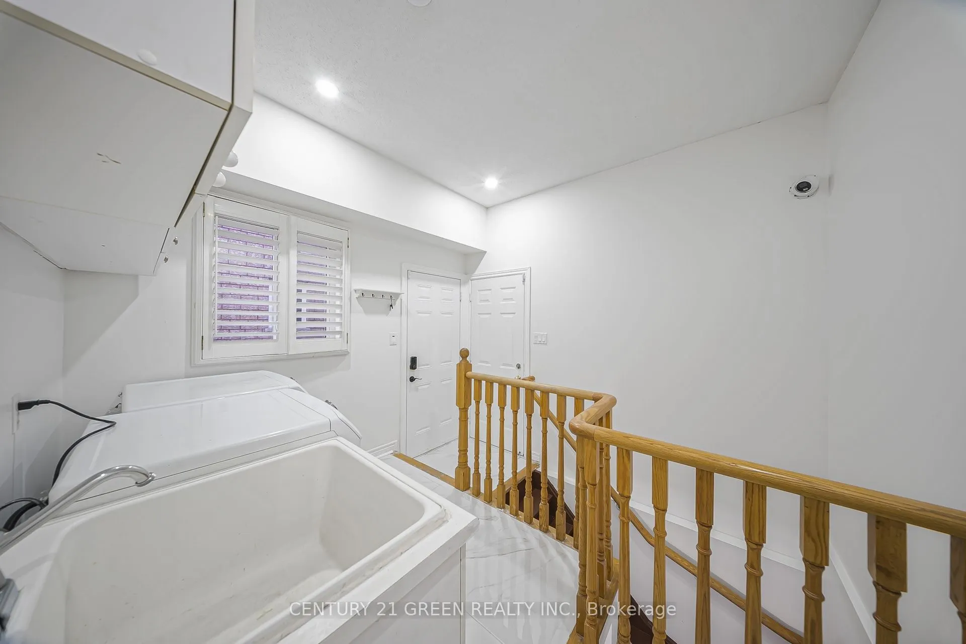 486 Fernforest Drive