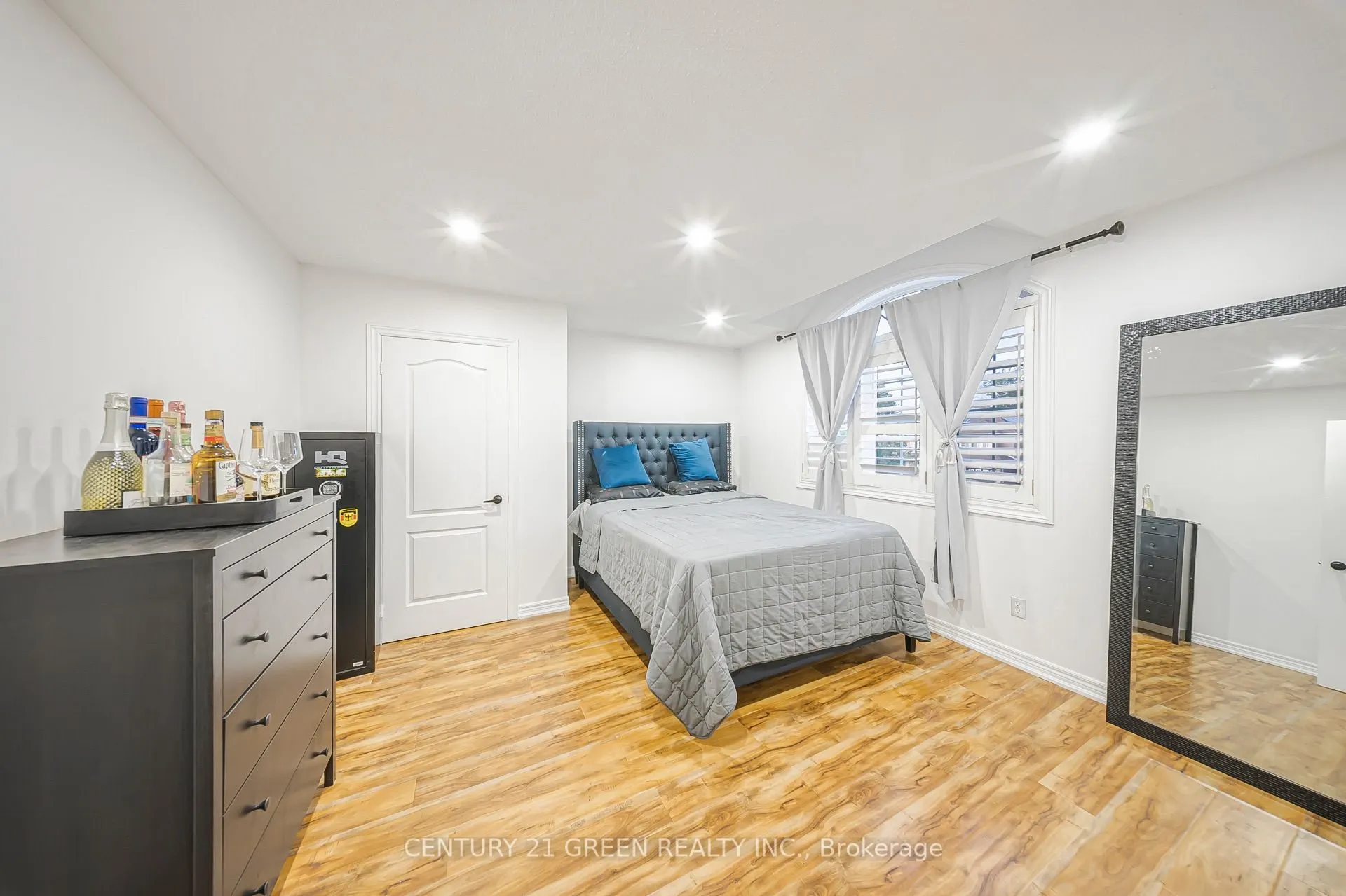 486 Fernforest Drive