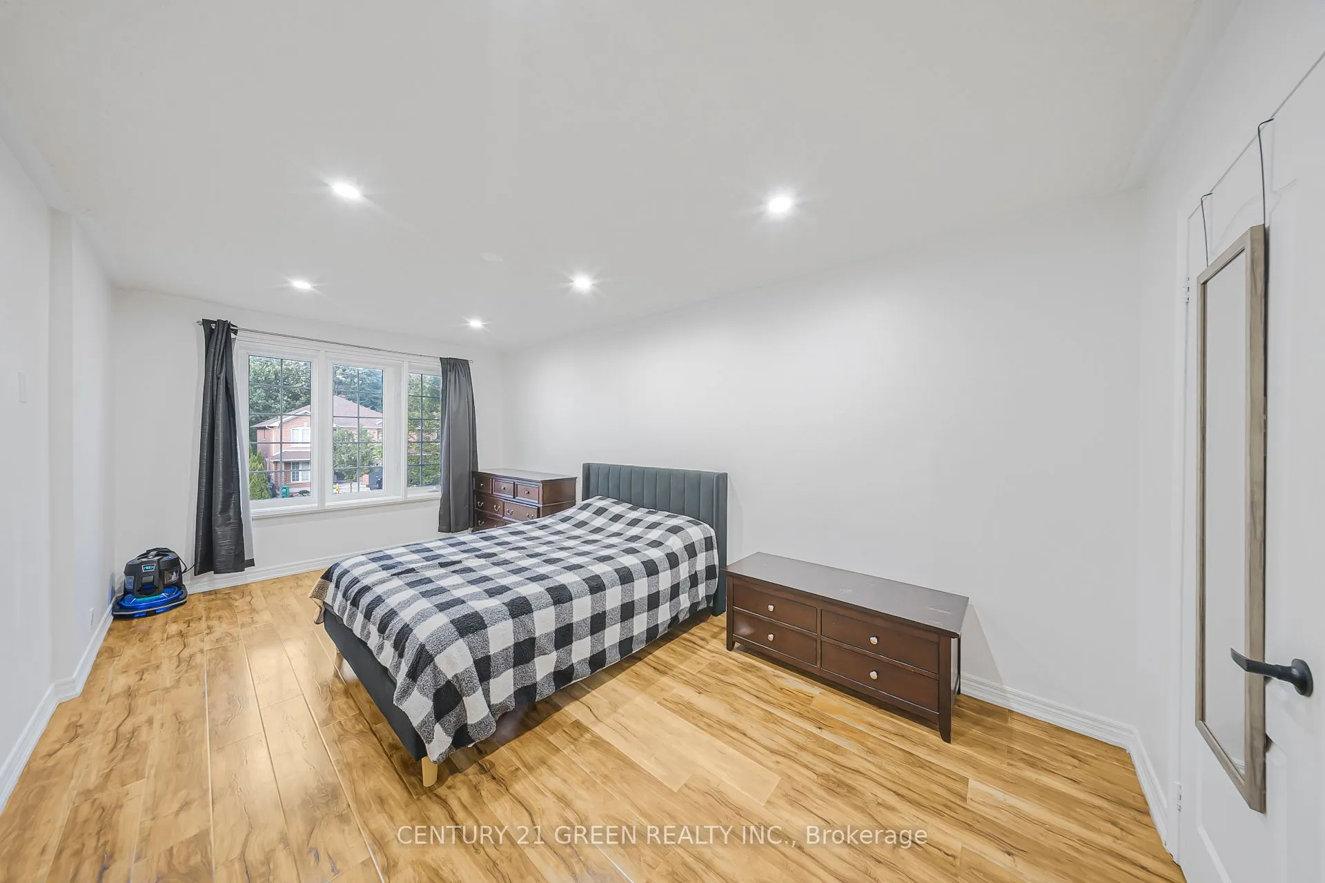 486 Fernforest Drive