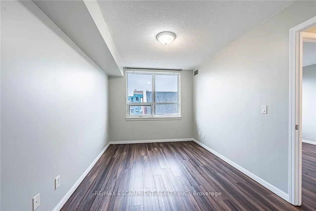 4 Elsinore Path, #402