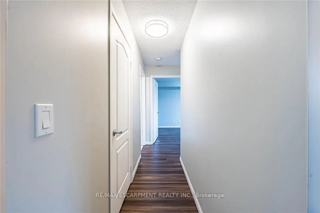 4 Elsinore Path, #402