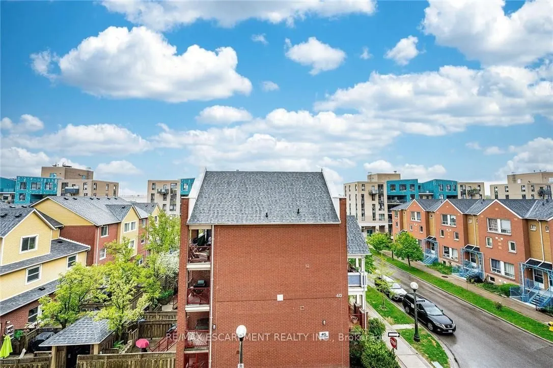 4 Elsinore Path, #402