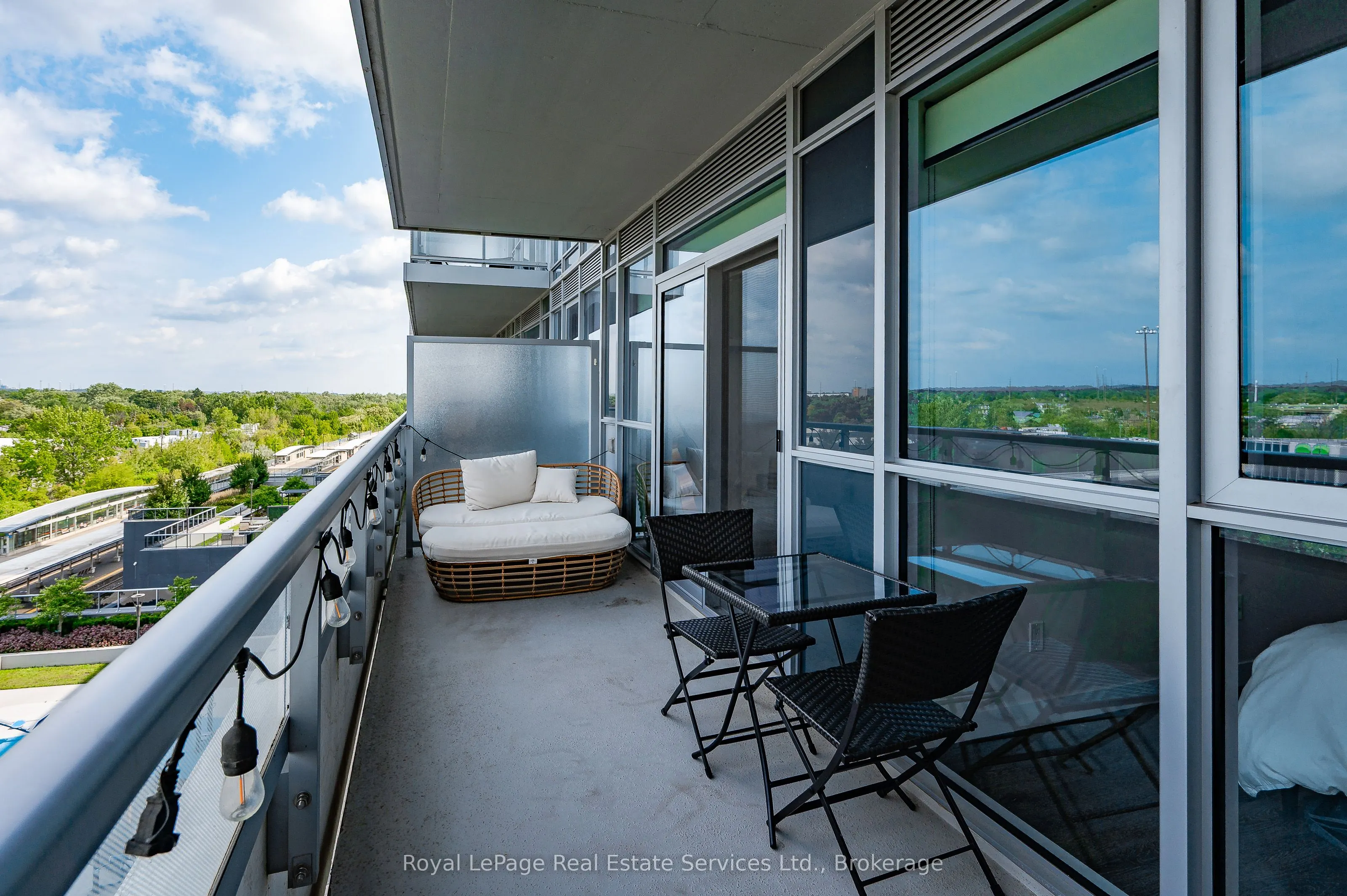 2081 Fairview Street, #813