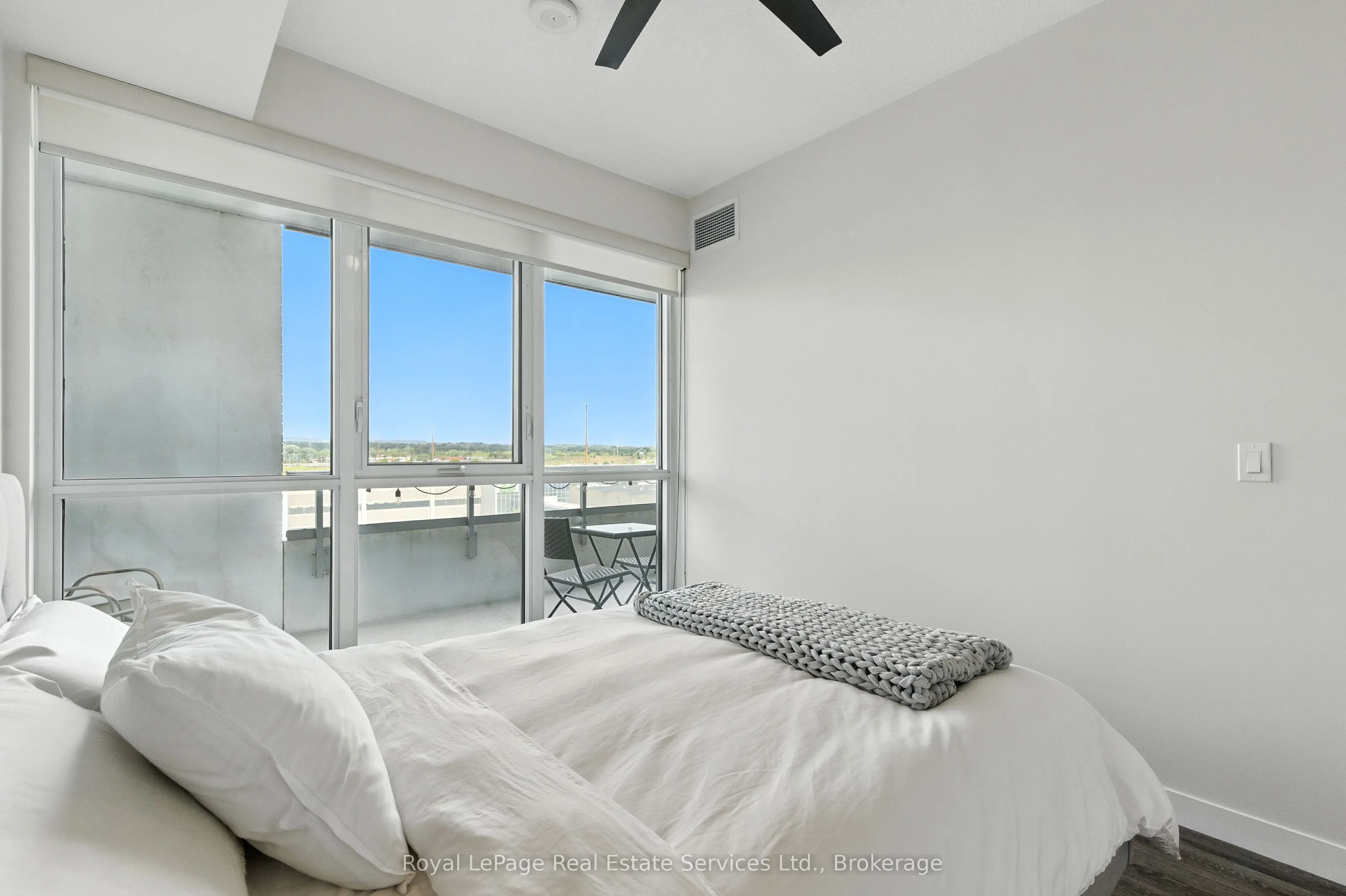 2081 Fairview Street, #813