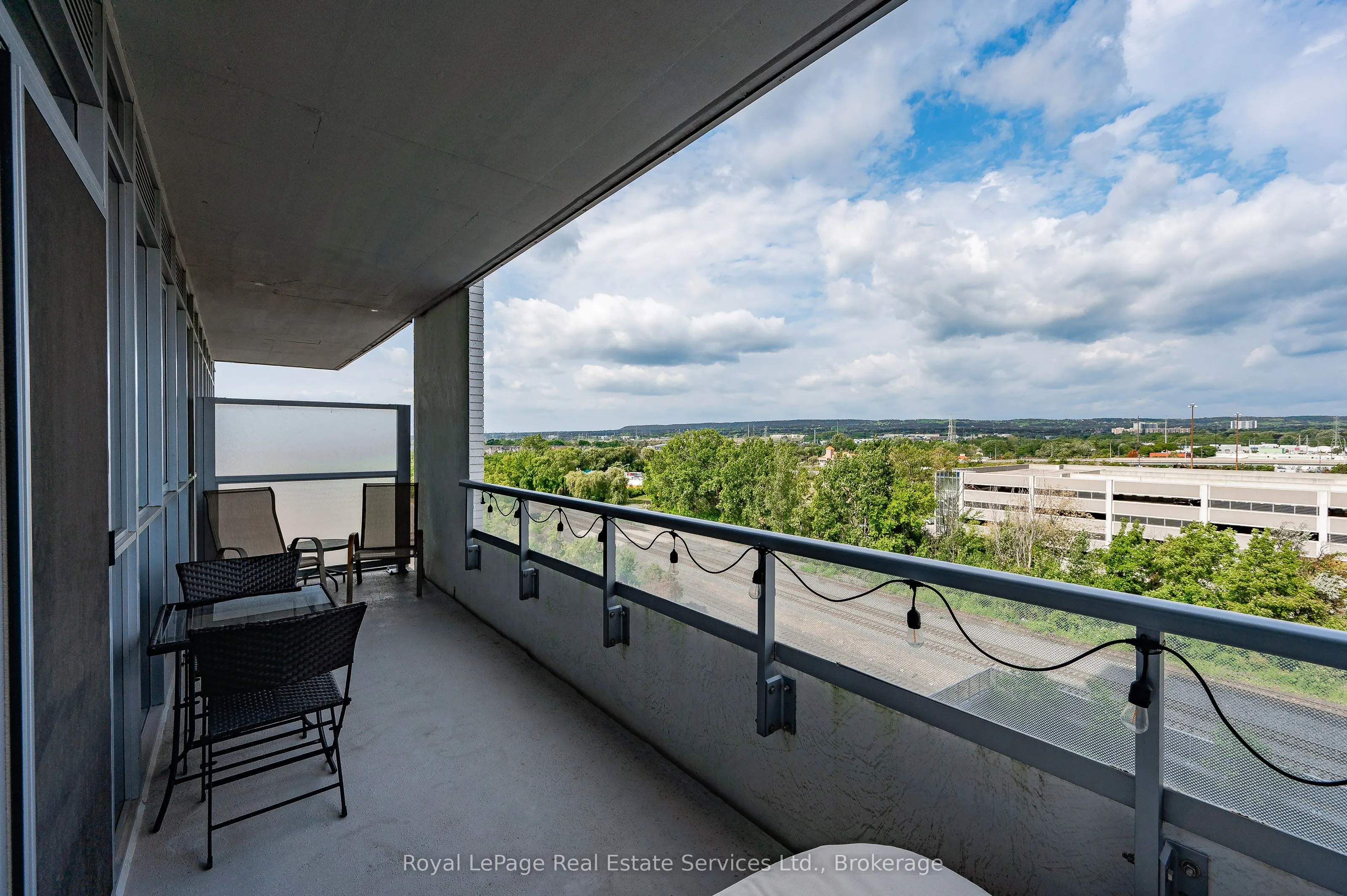 2081 Fairview Street, #813
