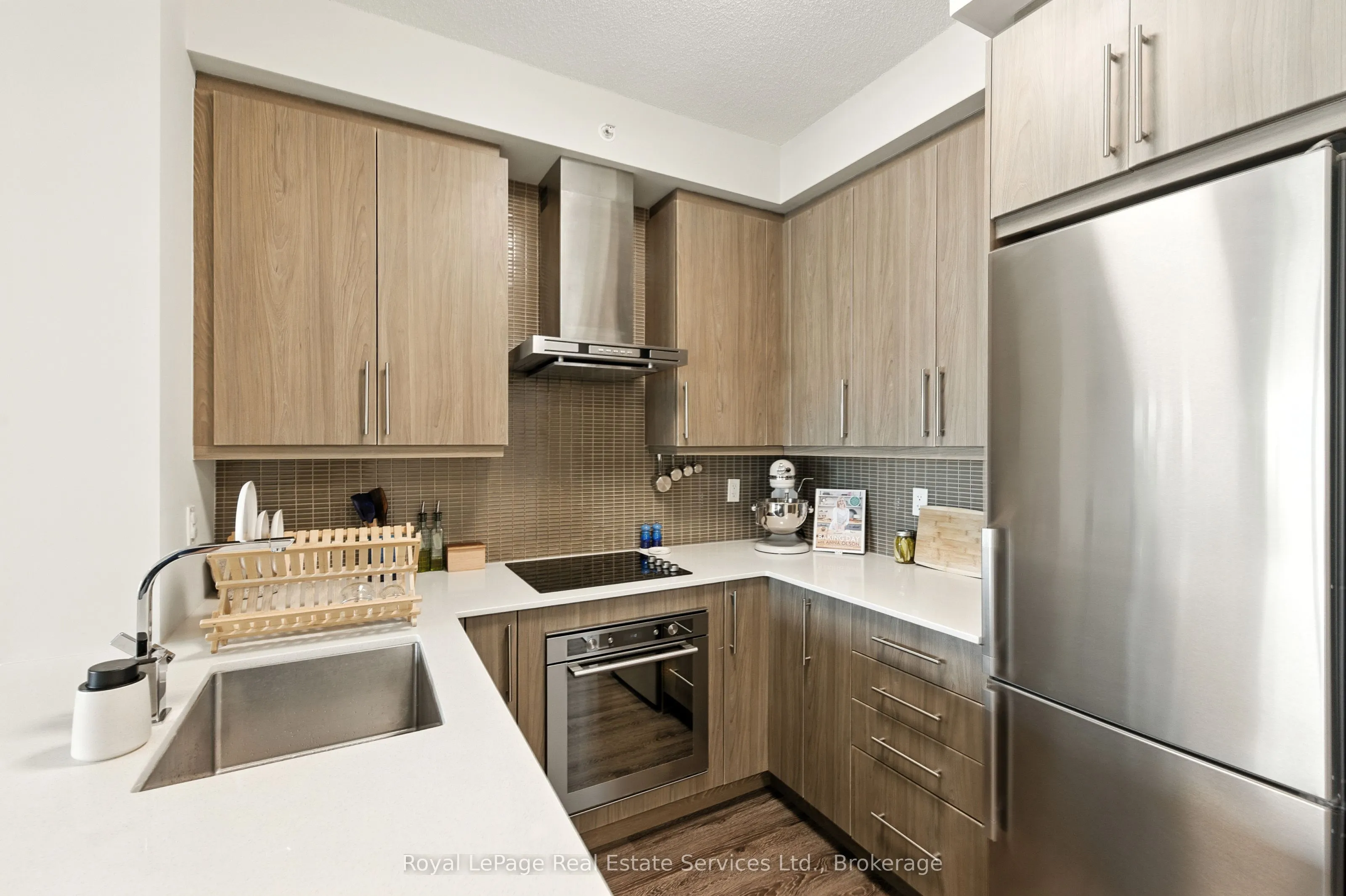 2081 Fairview Street, #813