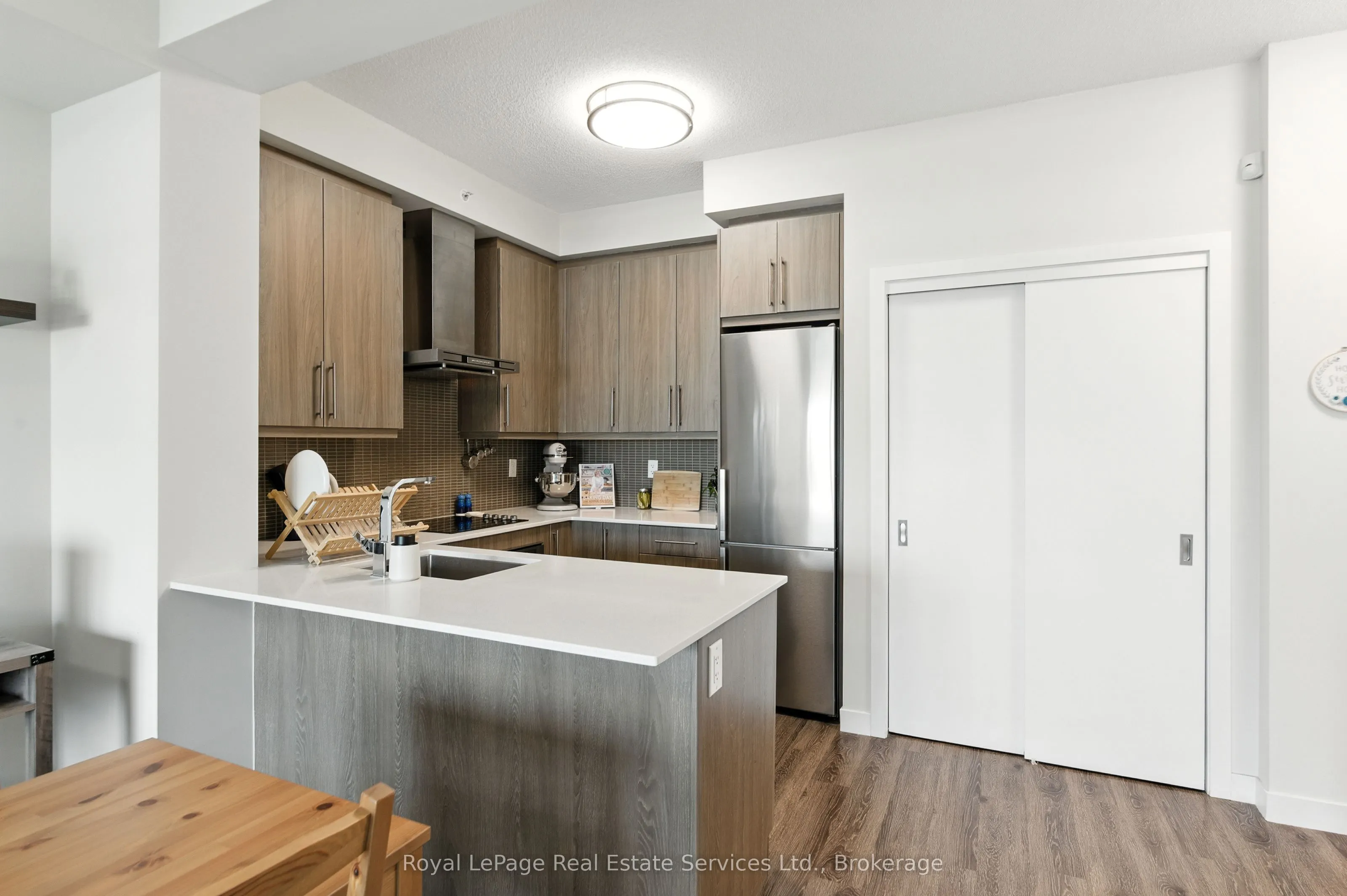 2081 Fairview Street, #813