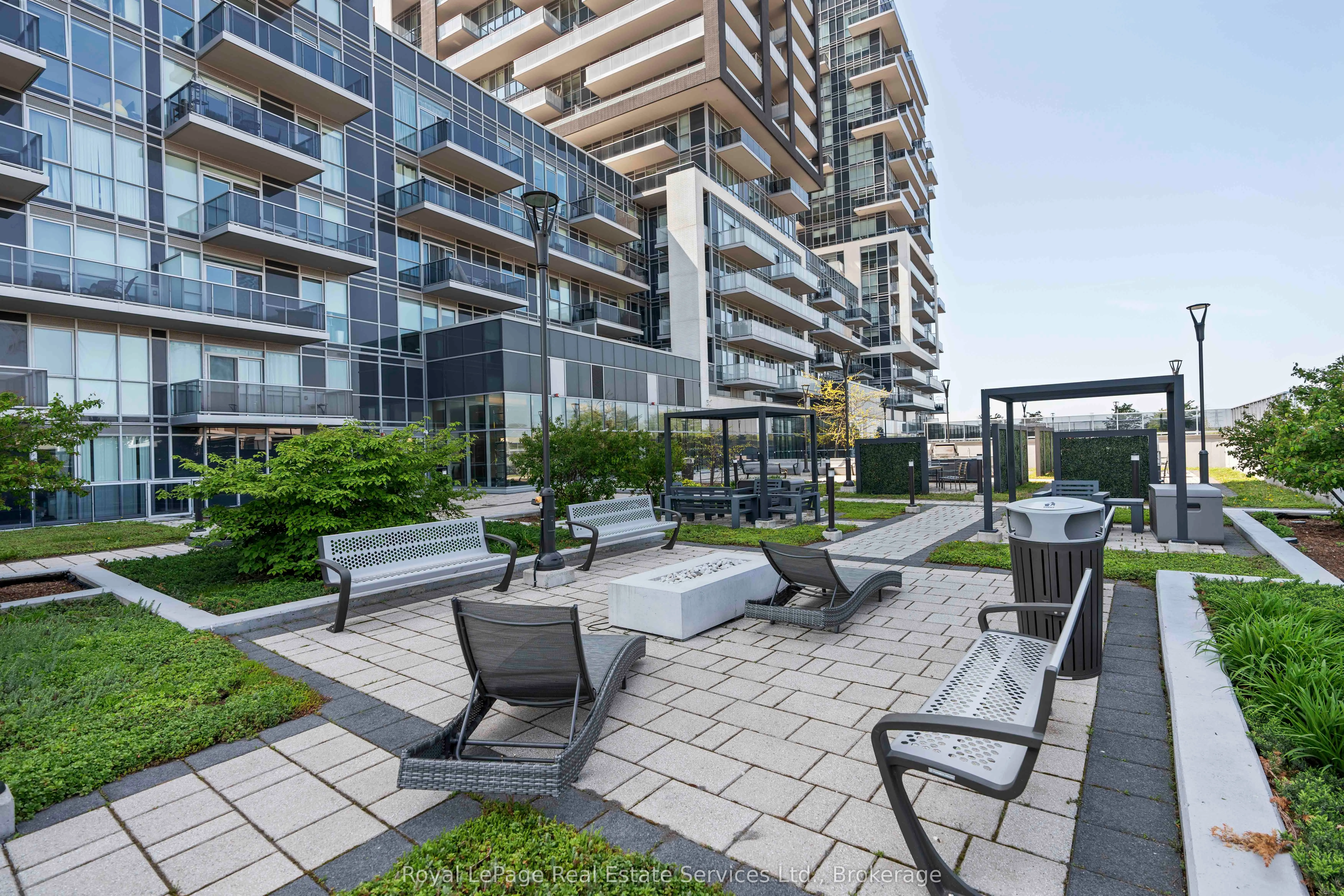 2081 Fairview Street, #813