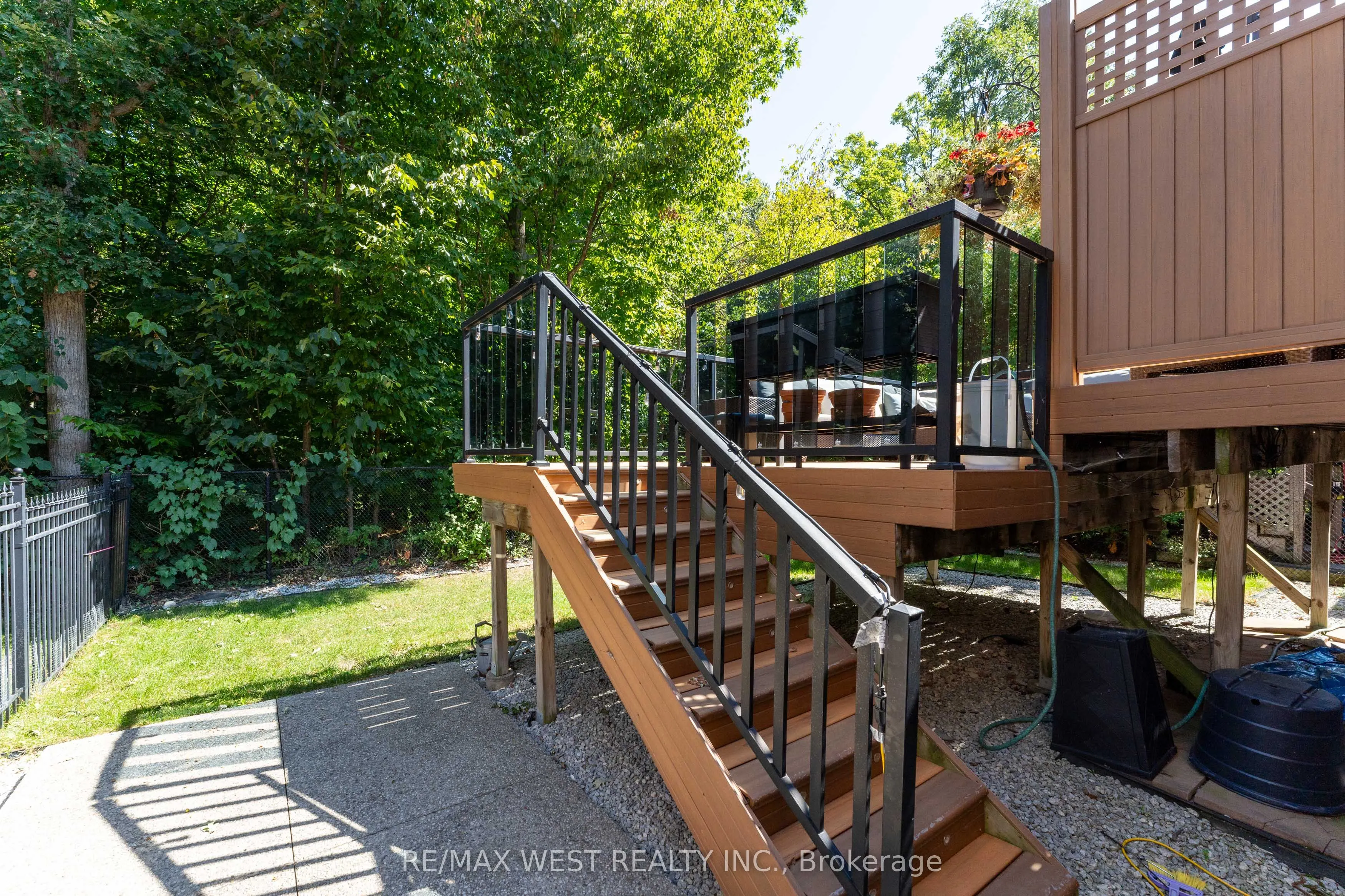 5211 Misty Pine Crescent