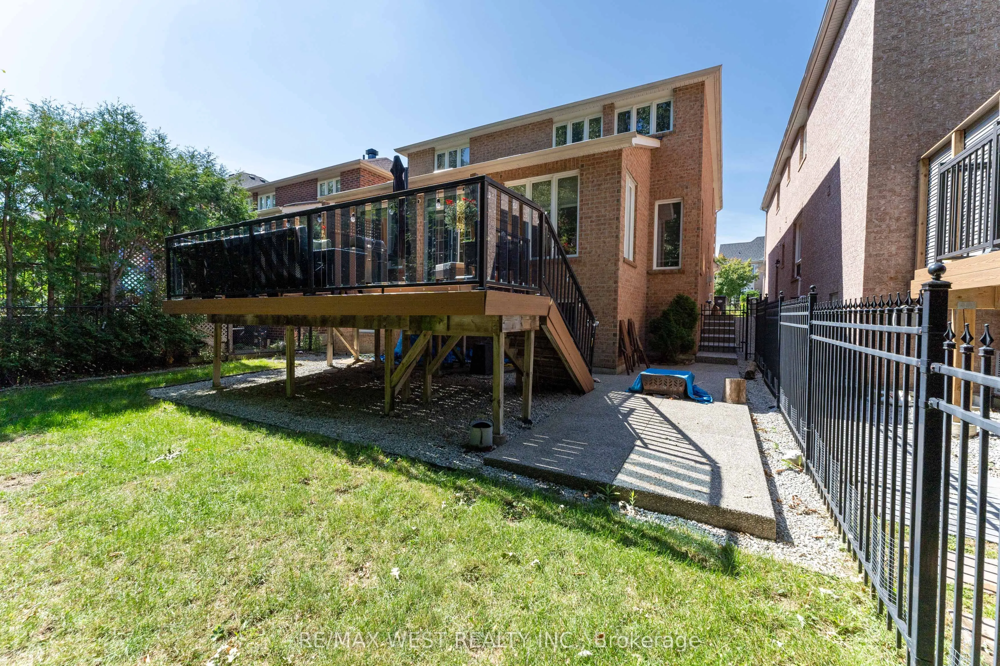 5211 Misty Pine Crescent