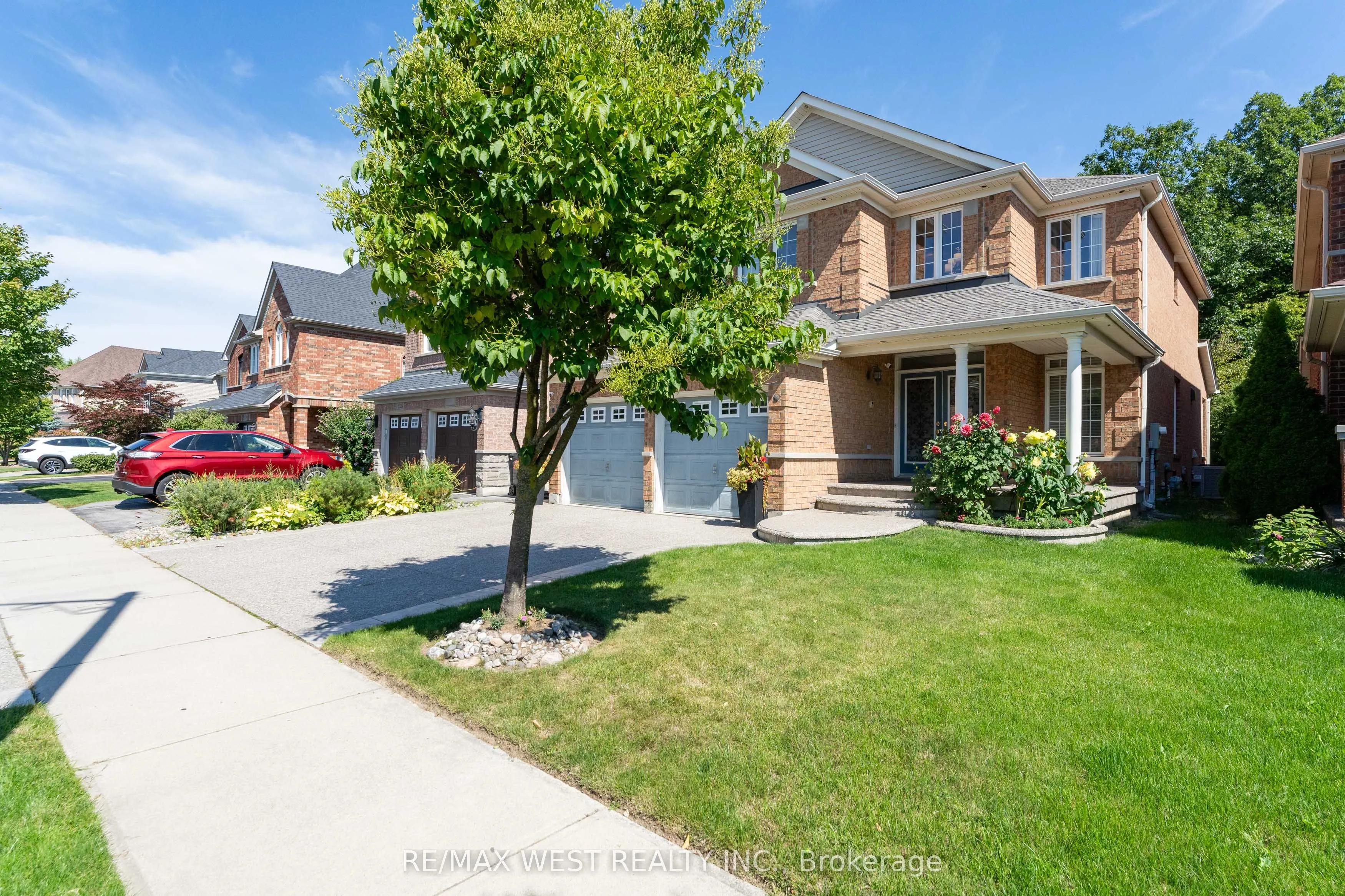 5211 Misty Pine Crescent