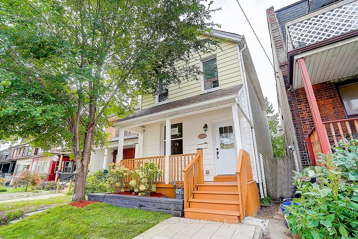 2179 Dundas Street W