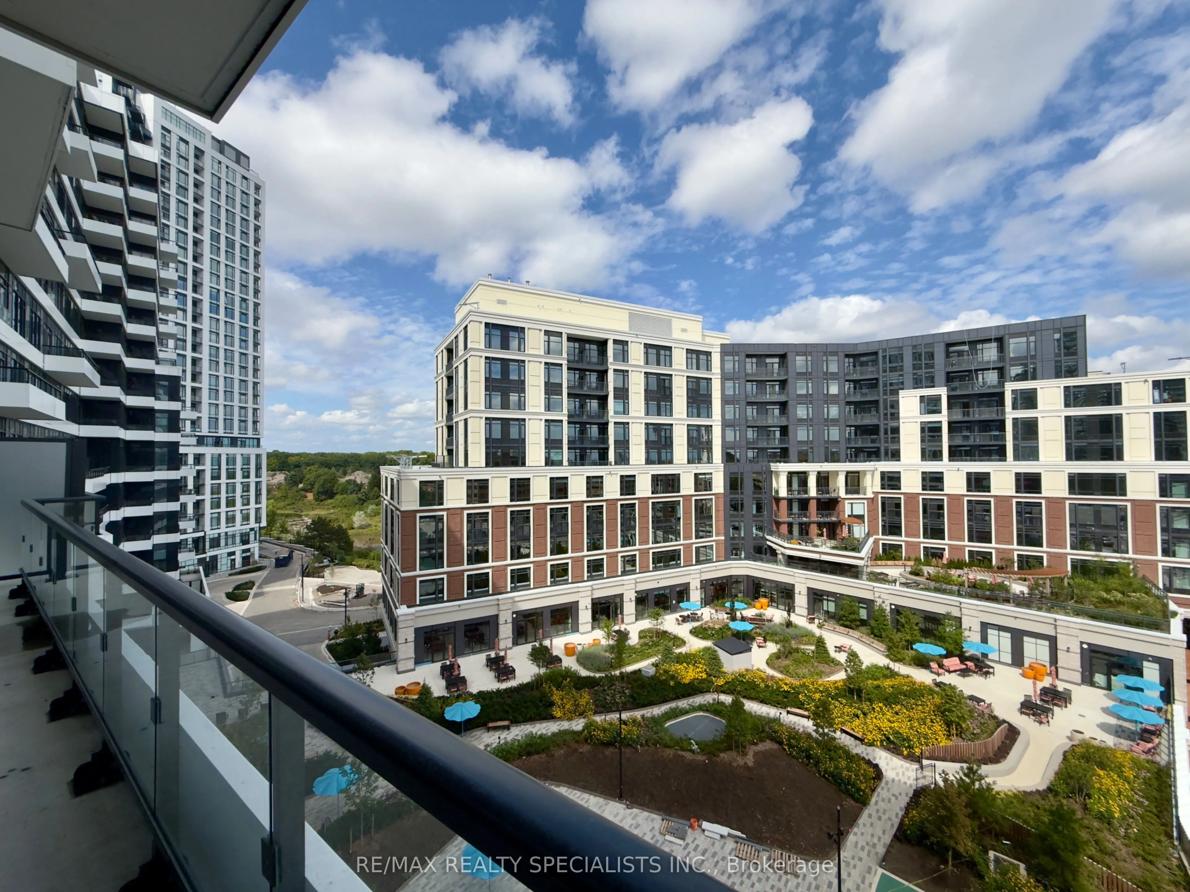 2485 Eglinton Avenue W, #715