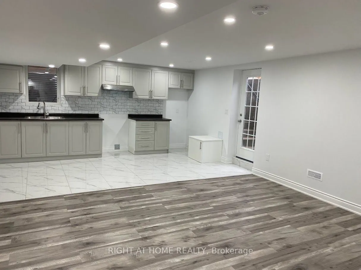 1368 Connaught Terrace