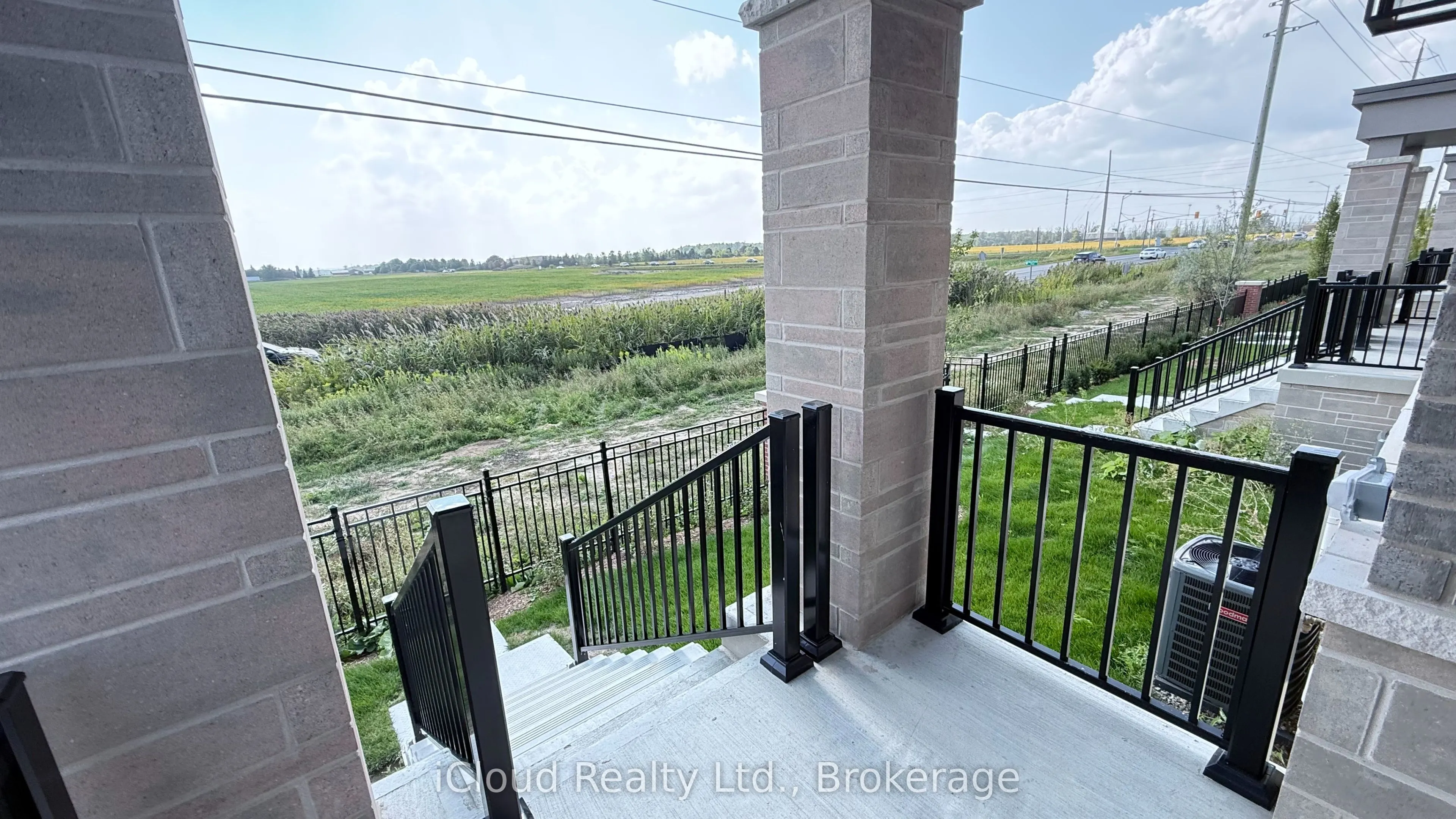 79 Donald Ficht Crescent W
