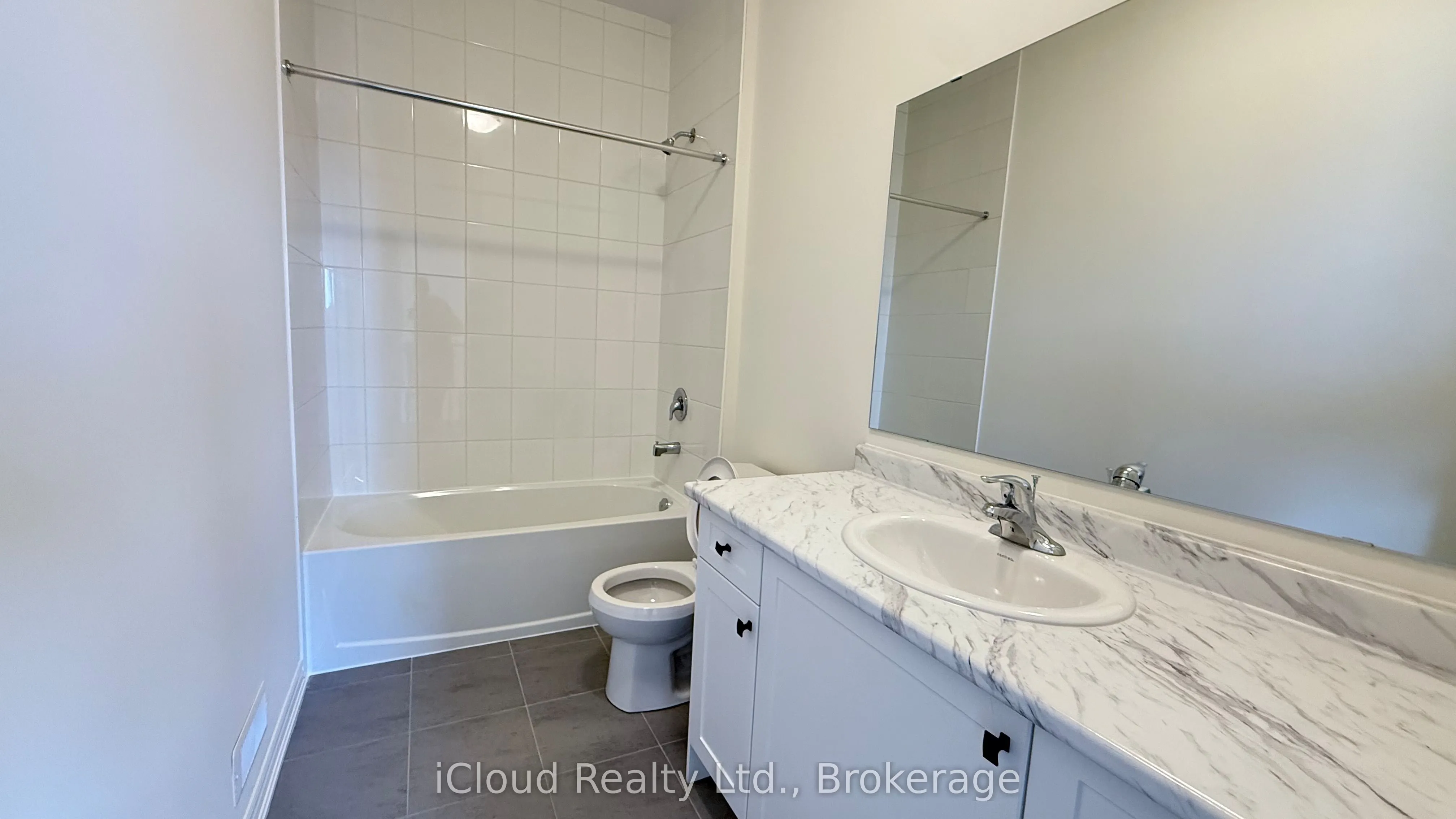 79 Donald Ficht Crescent W