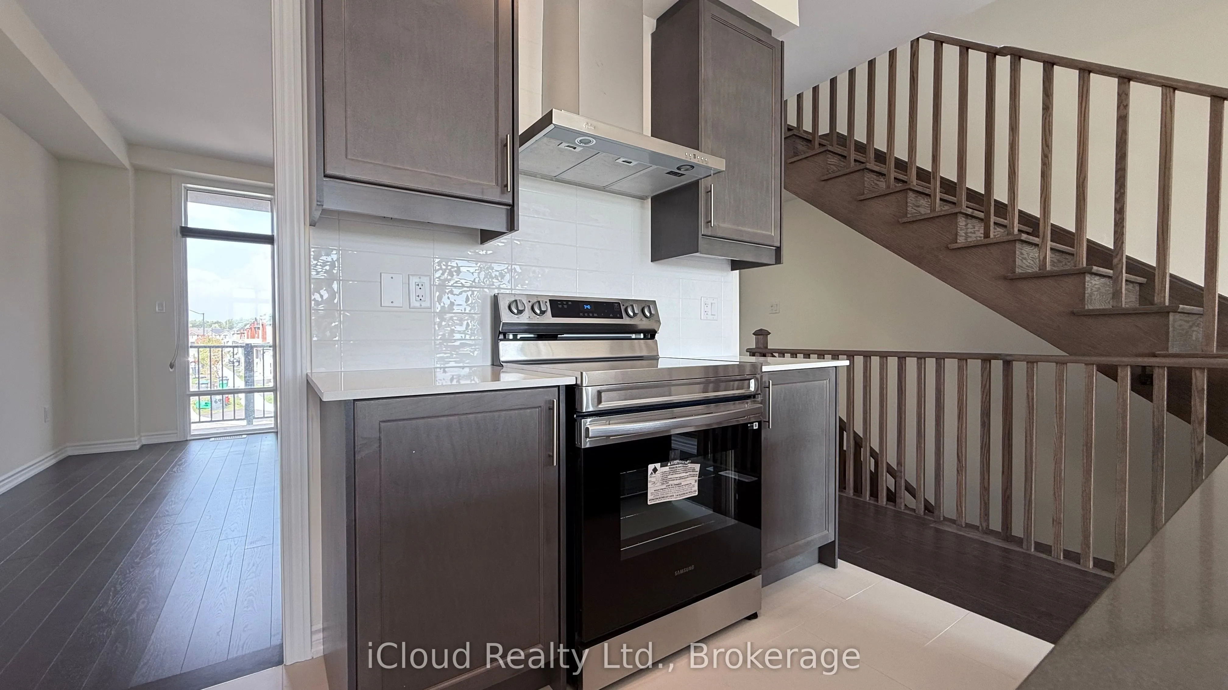 79 Donald Ficht Crescent W