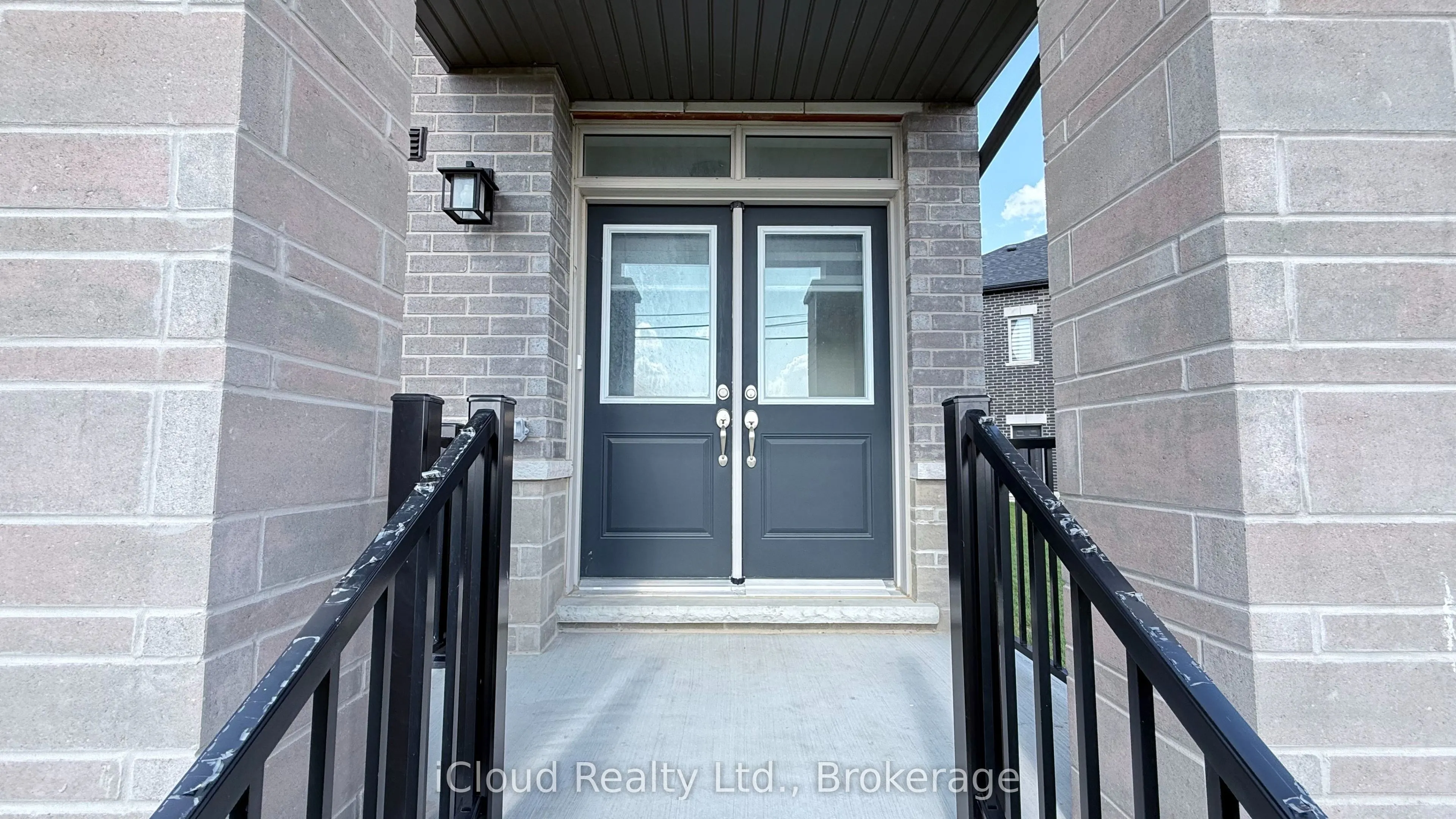 79 Donald Ficht Crescent W