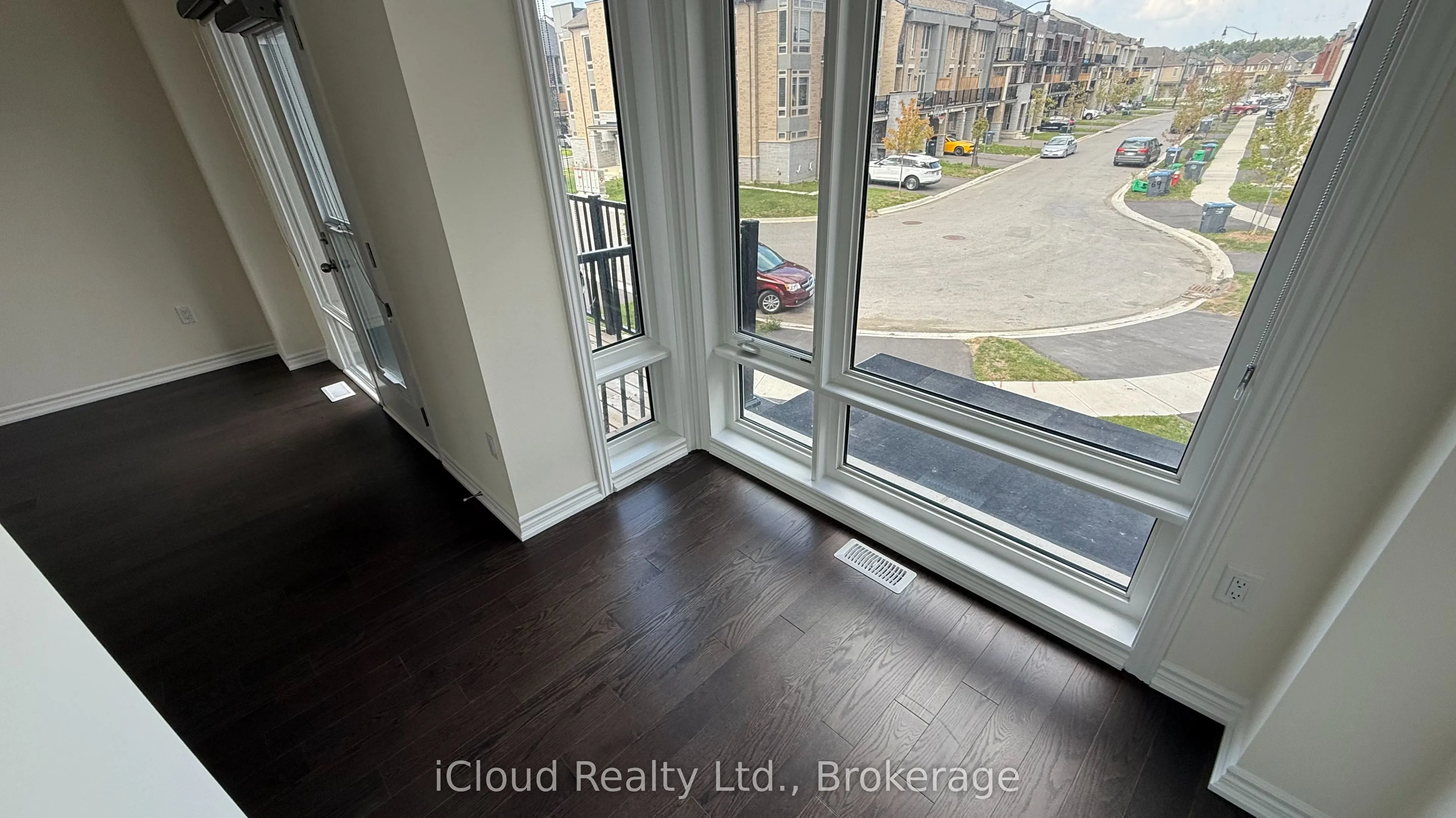 79 Donald Ficht Crescent W